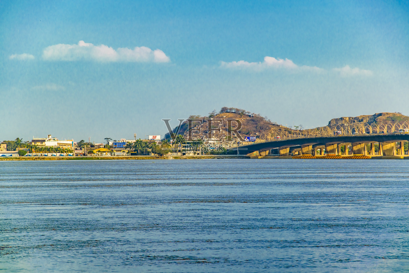 河边道勒城市景观,瓜亚斯,厄瓜多尔照片摄影图片