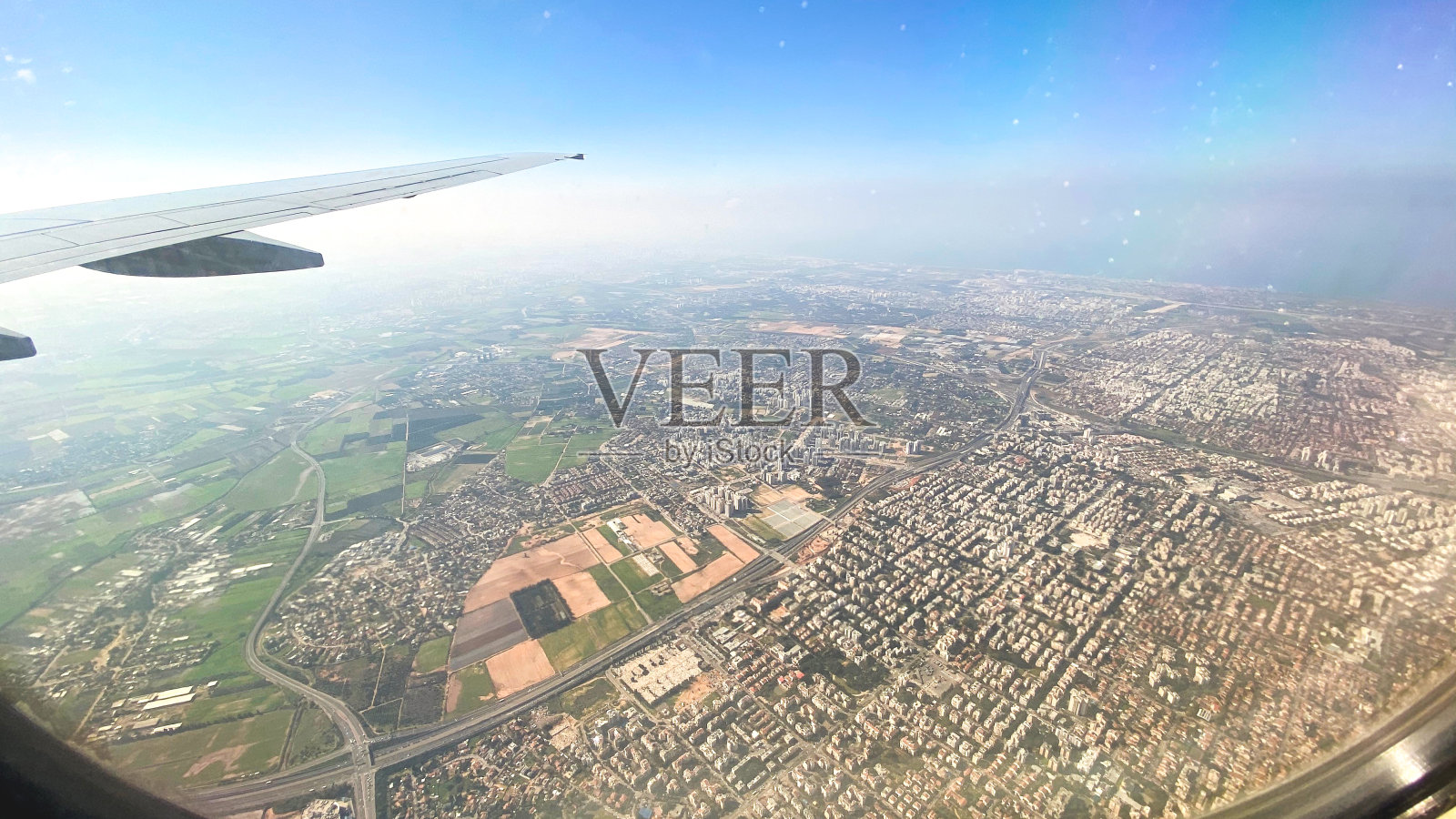 从飞机舷窗看到的风景照片摄影图片