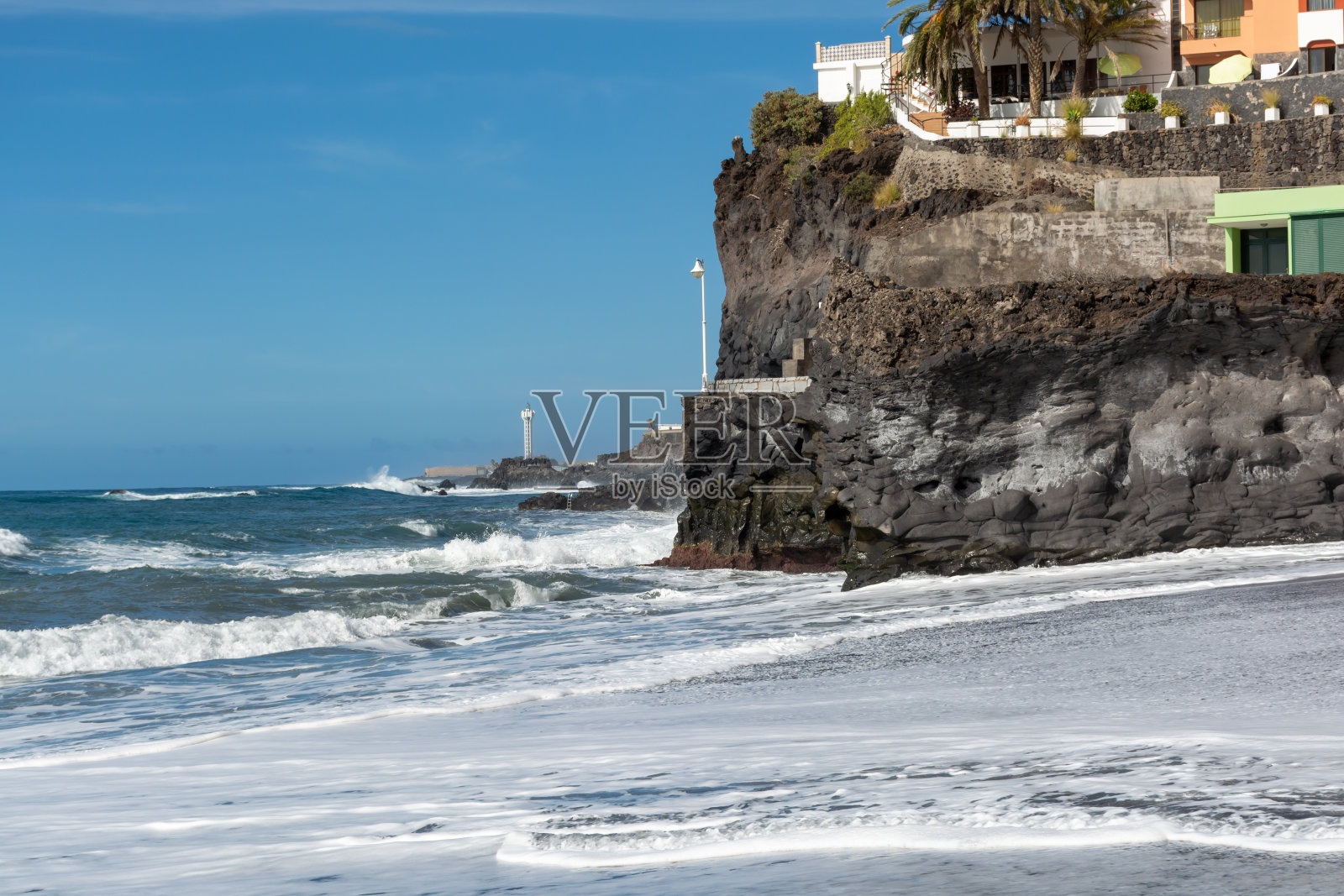 西班牙加那利群岛拉帕尔马港内的黑熔岩沙滩照片摄影图片
