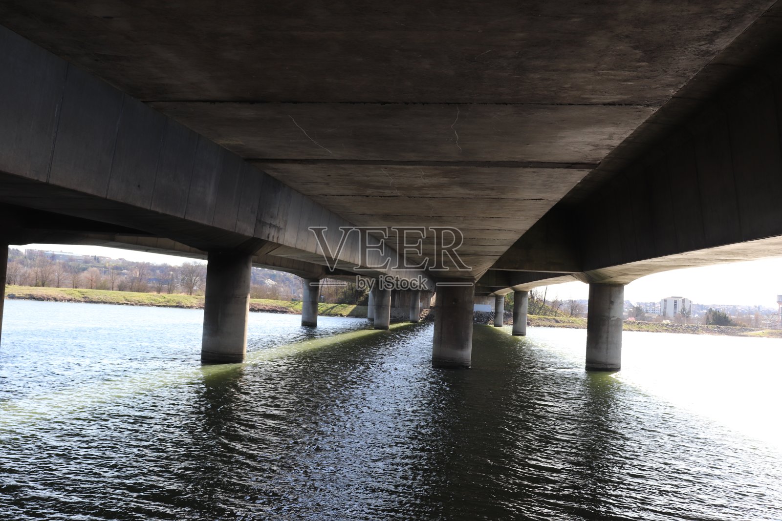 A7高速公路大桥-位于Rhône河上照片摄影图片