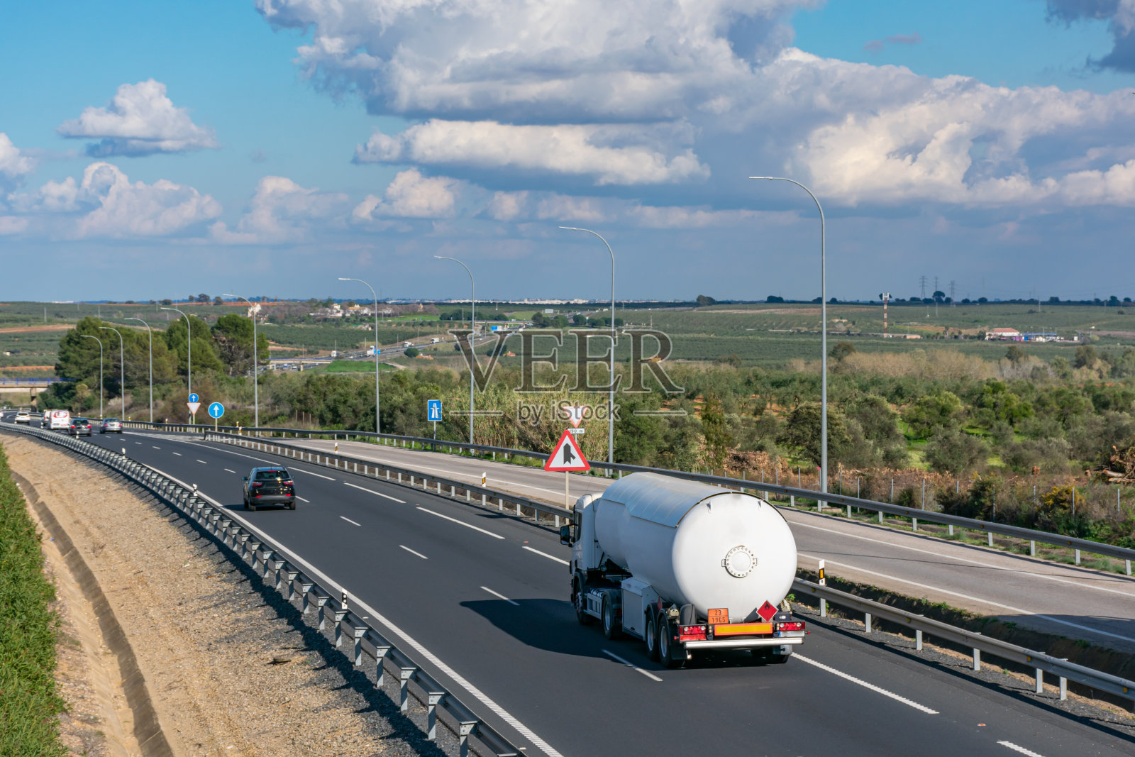 用于运输气体的油罐车照片摄影图片