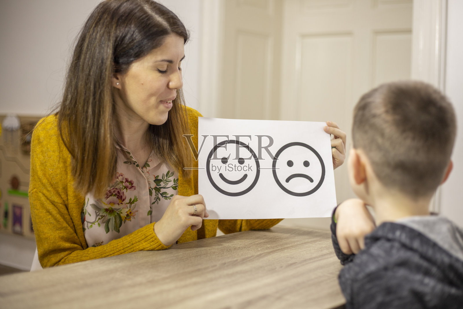 心理学家在治疗中使用的情绪表情符号照片摄影图片