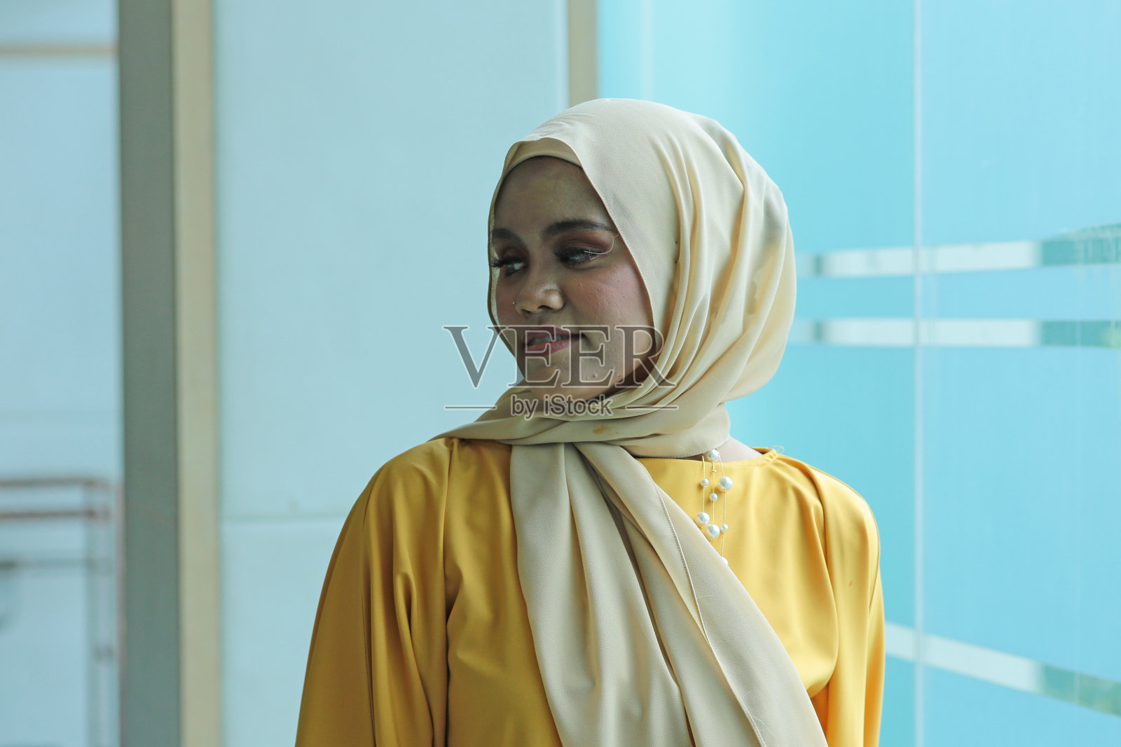 现代穆斯林妇女照片摄影图片