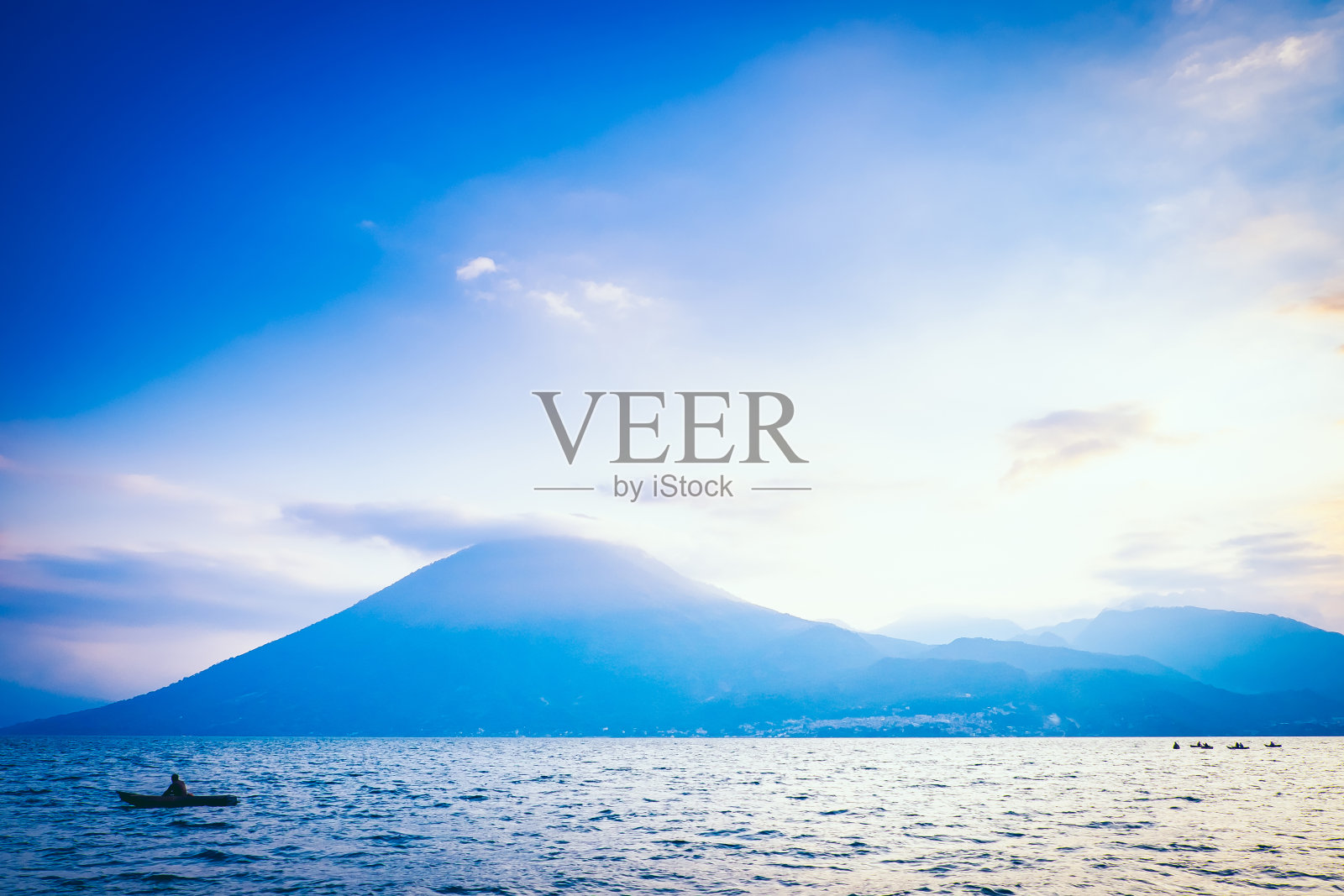 危地马拉阿蒂特兰湖的圣马科斯拉拉古纳照片摄影图片