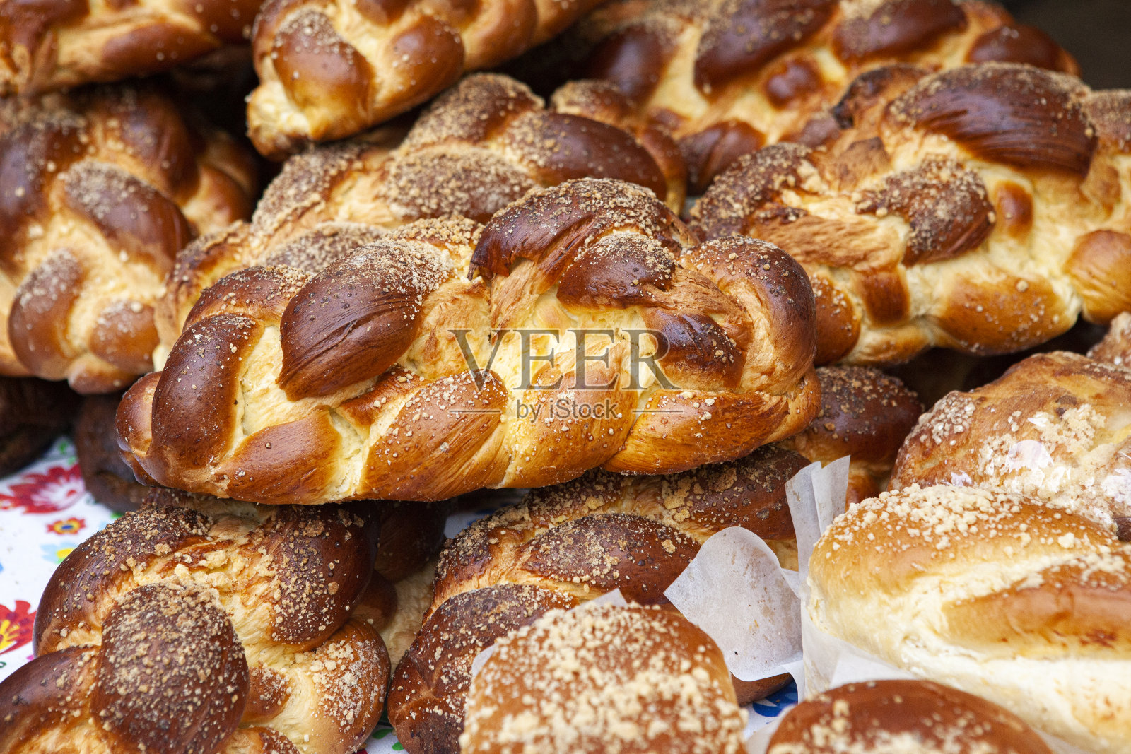 市场上待售的小木屋堆照片摄影图片