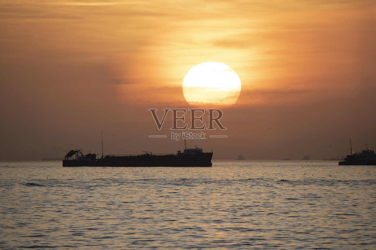 日落时分的卡迪科伊莫达海岸海景照片摄影图片