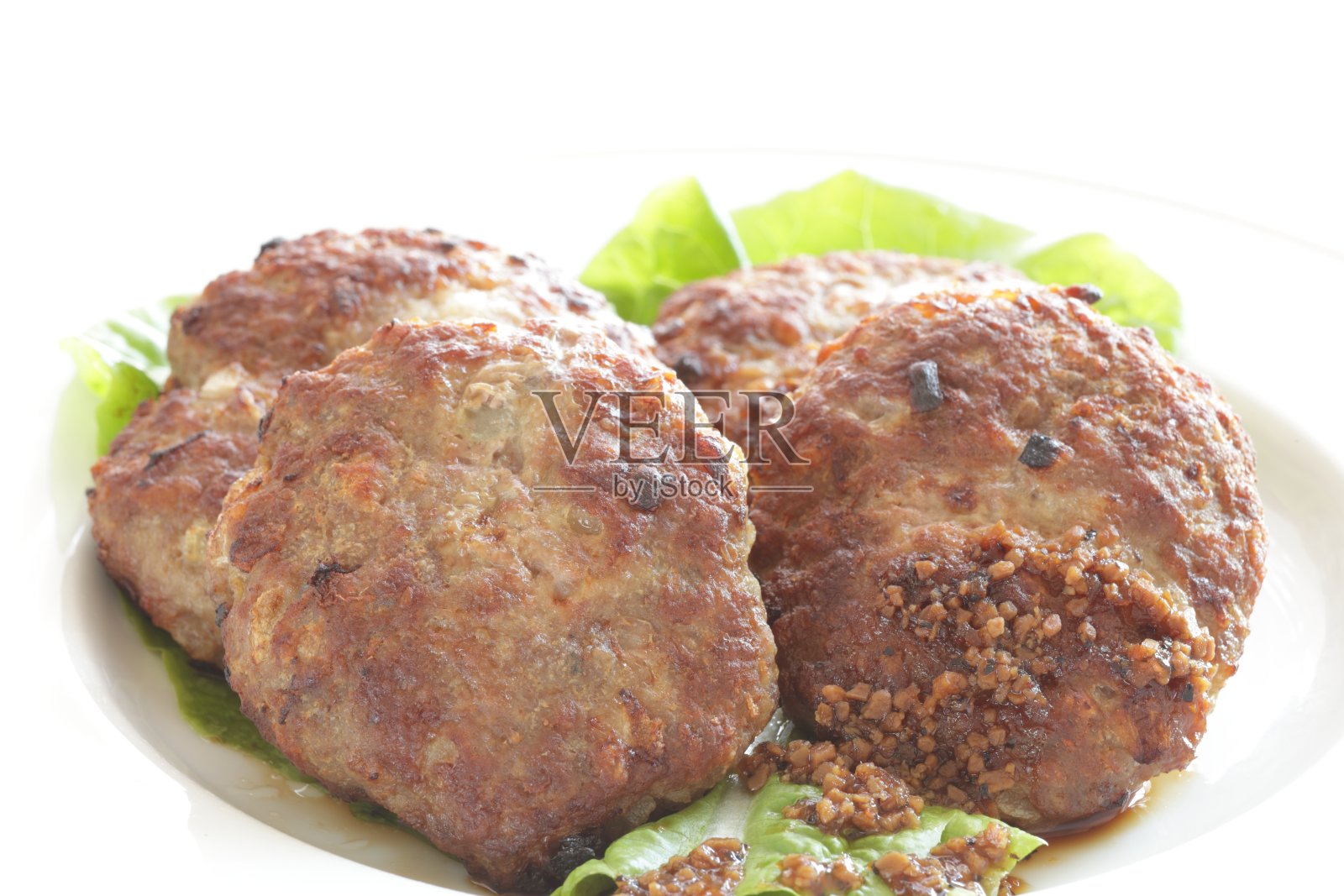 自制汉堡包、肉饼和酱汁照片摄影图片