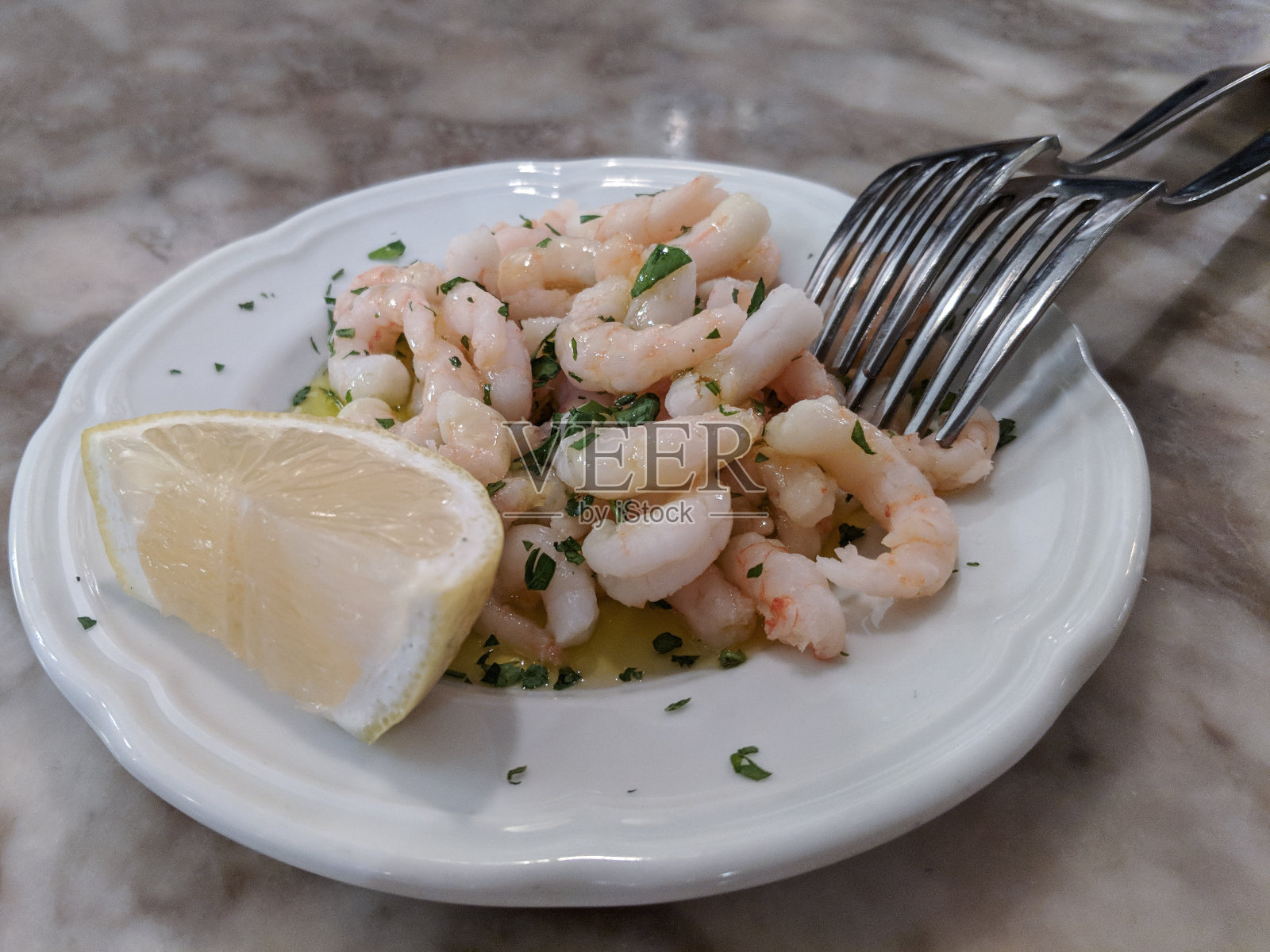 威尼斯cicchetti酒吧的一盘虾照片摄影图片