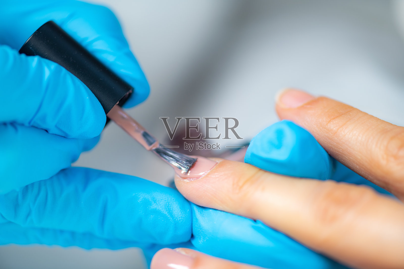 修指甲指甲油漆照片摄影图片