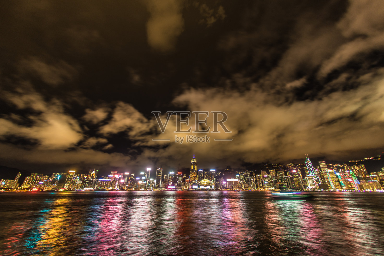 从维多利亚港眺望香港夜景照片摄影图片