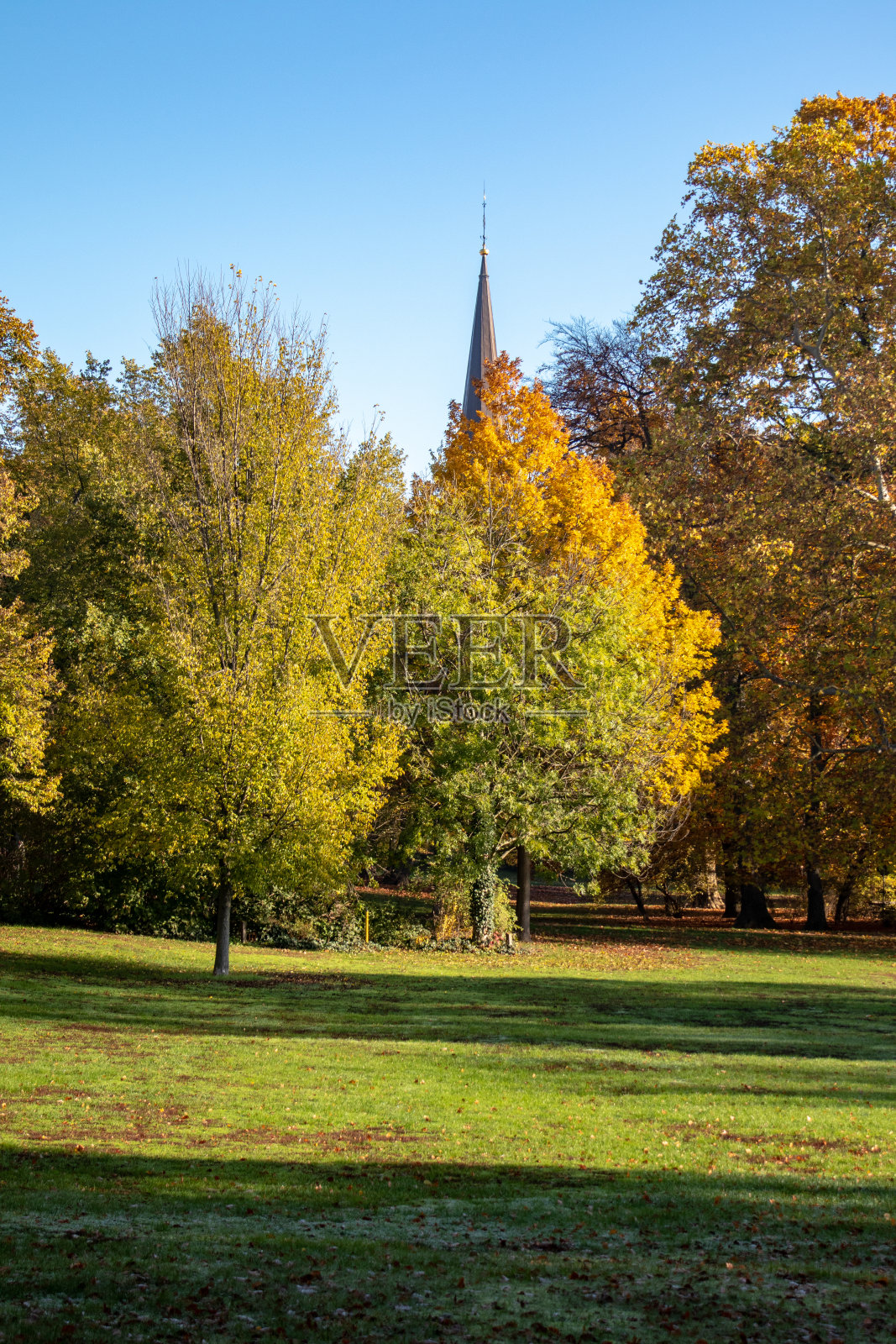 在德国莱比锡中心的一个公园的秋天景观照片摄影图片