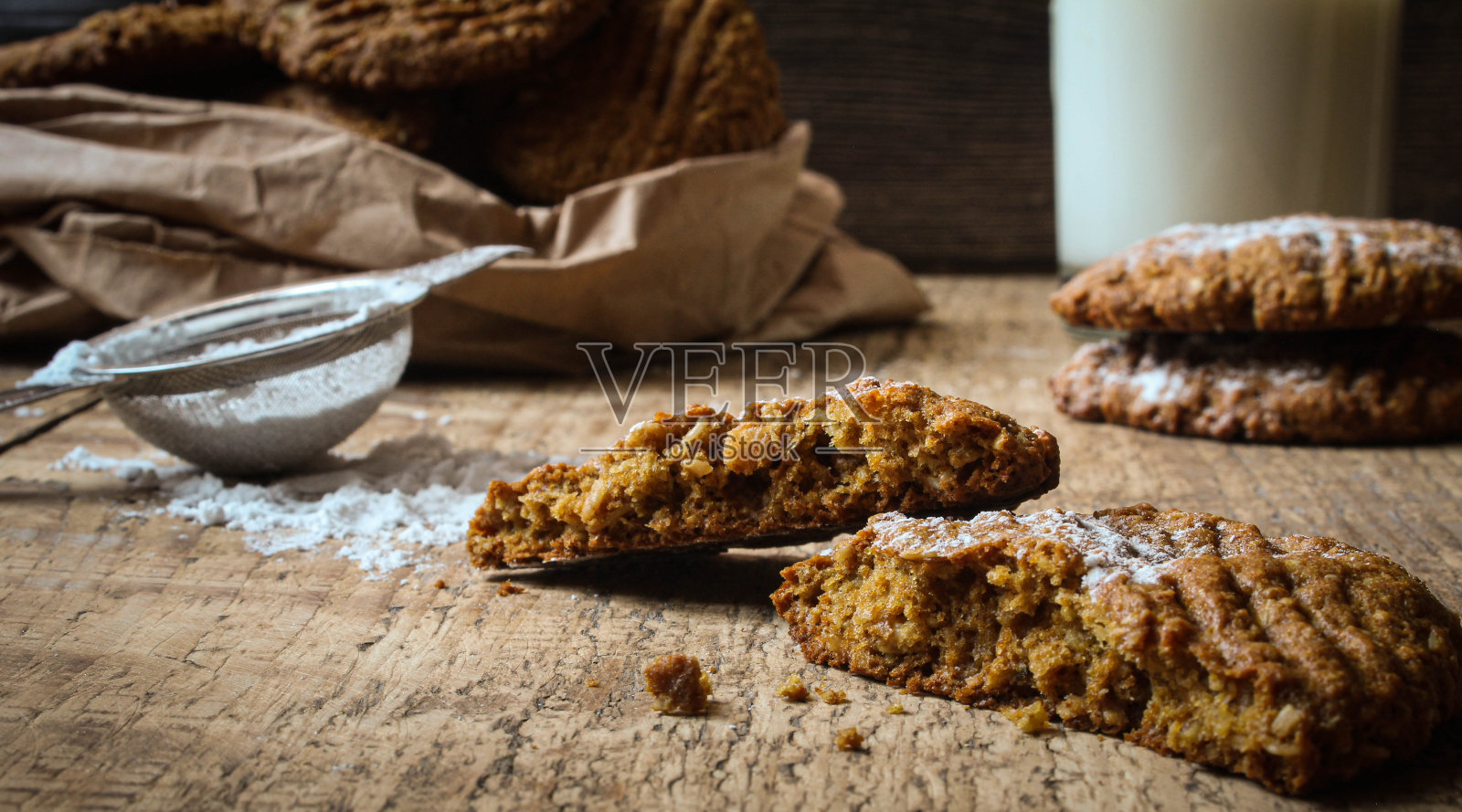 美味酥脆的燕麦饼干。照片摄影图片