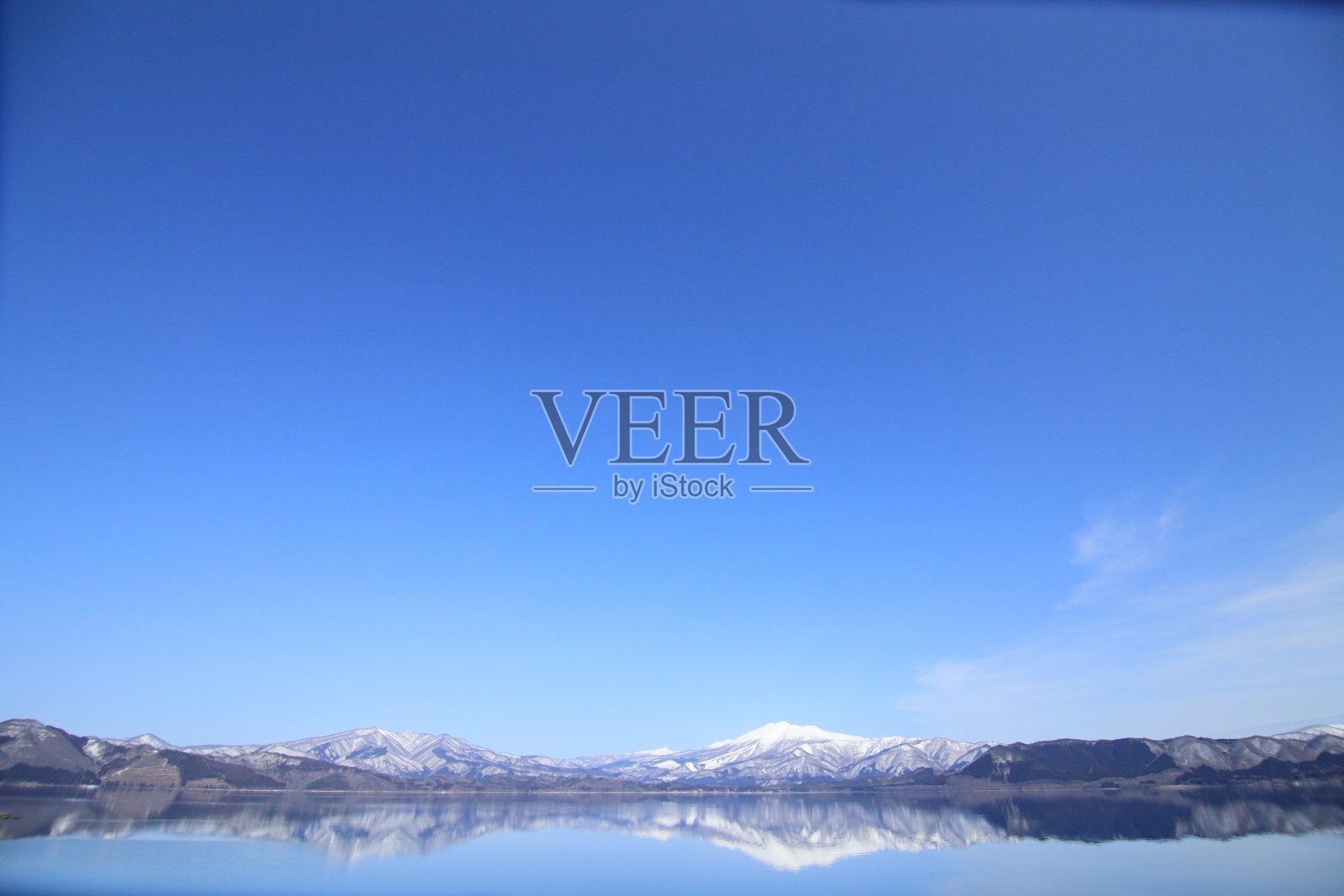 日本冬季湖泊景观照片摄影图片