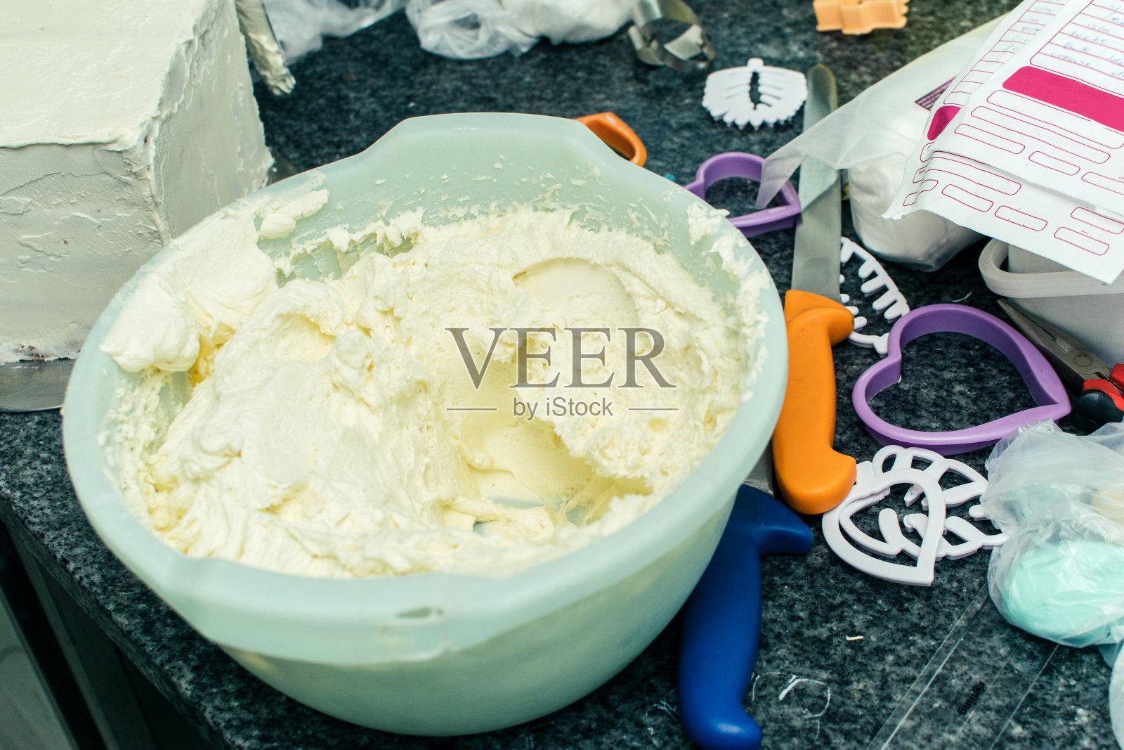 女孩糖霜的蛋糕存货照片照片摄影图片