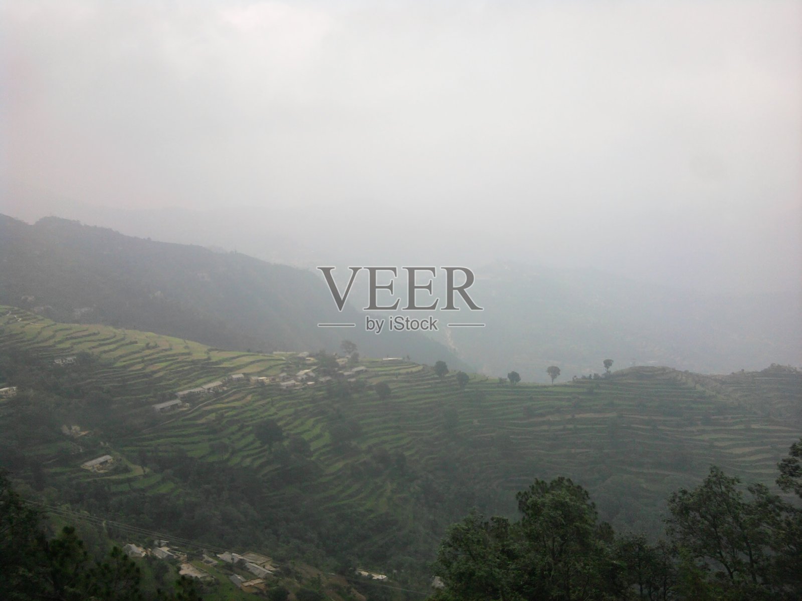 雾在山照片摄影图片