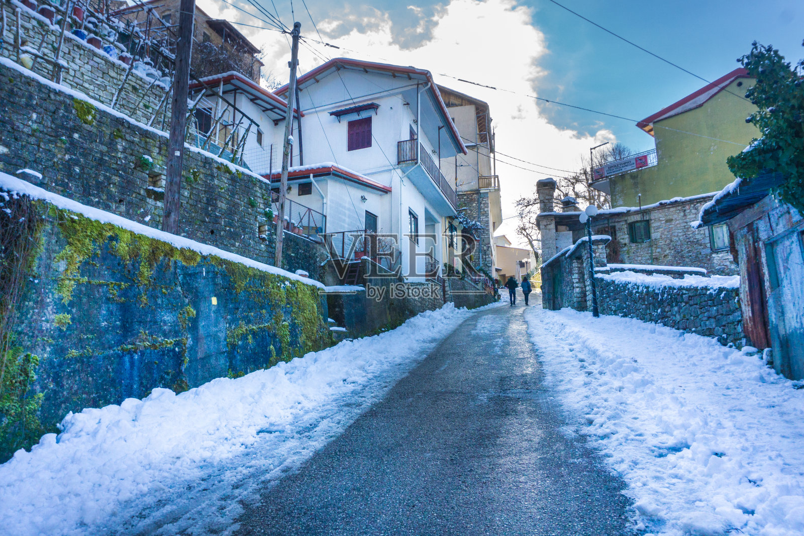 希腊Karpenissi附近Evritania的Megalo Chorio传统村庄街景照片摄影图片