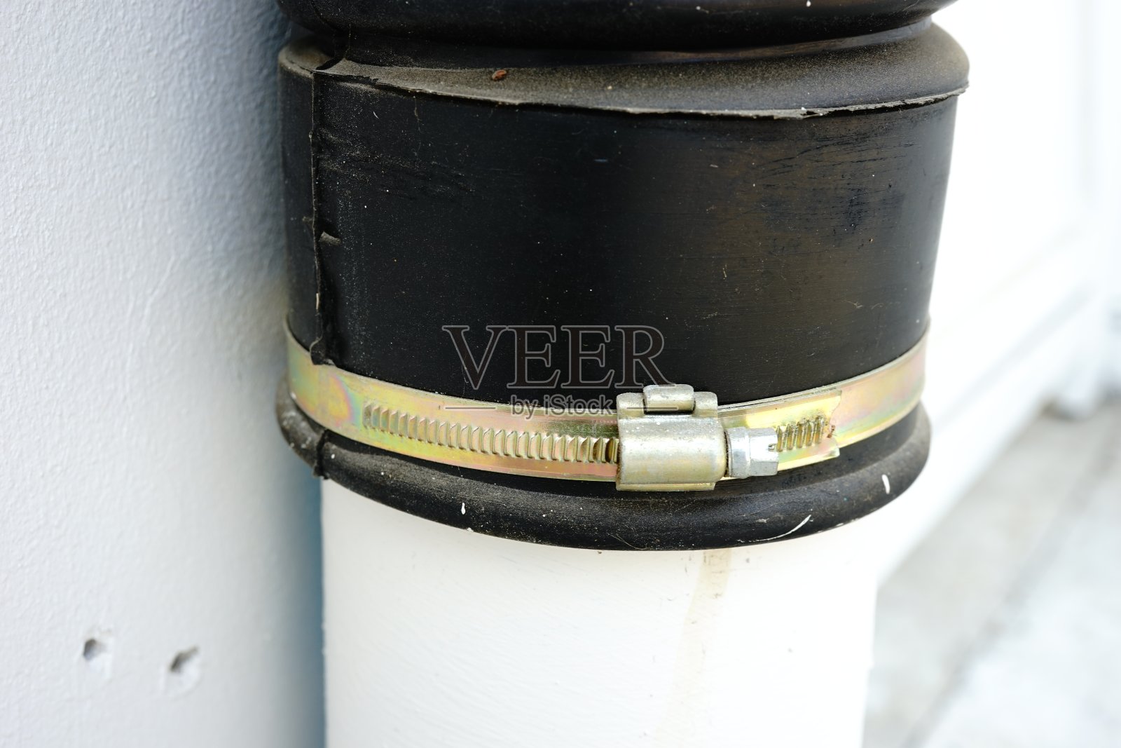 带管子的金属带软管夹照片摄影图片