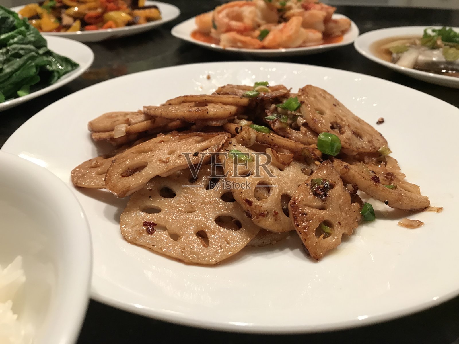 用莲藕来庆祝新年照片摄影图片