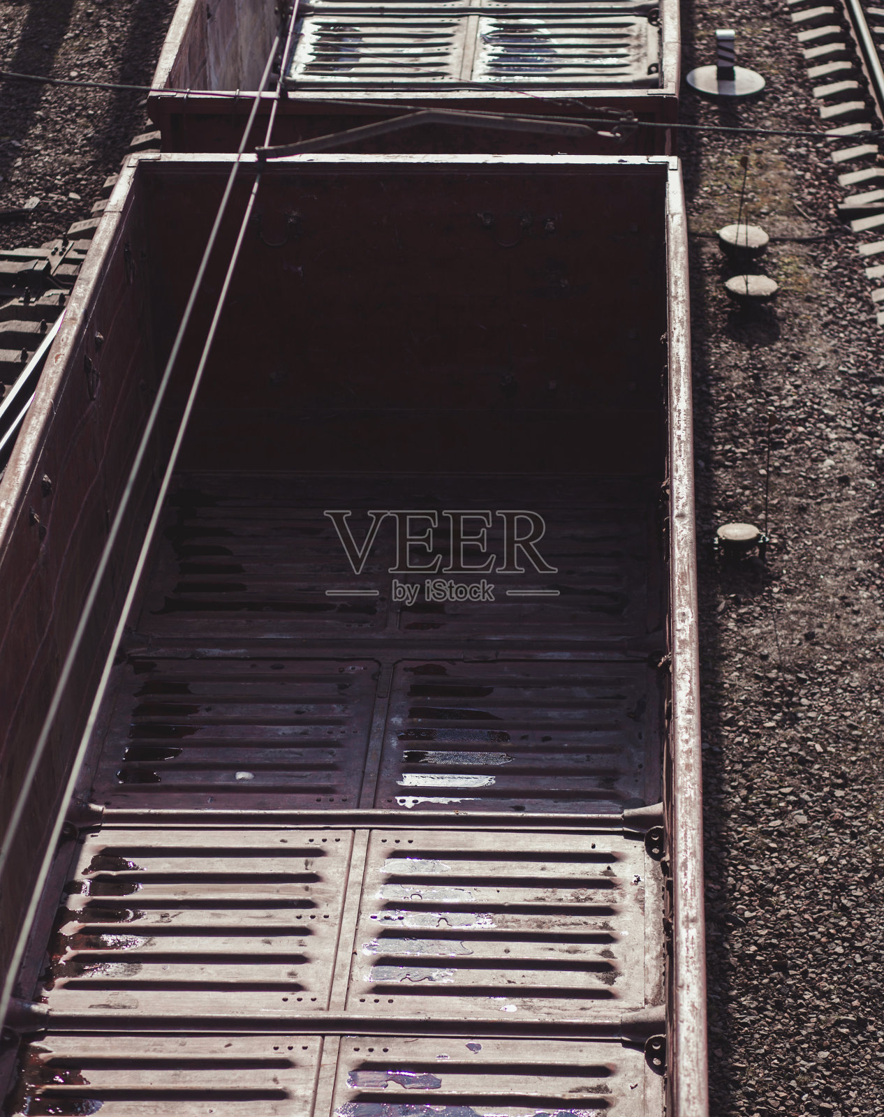 有空货车的火车站照片摄影图片