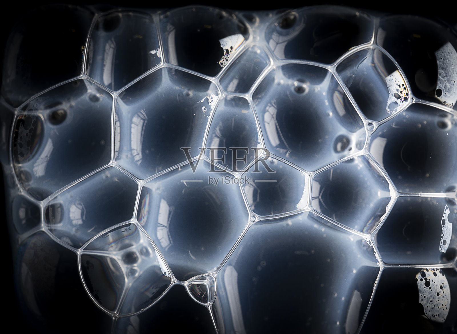 肥皂泡泡图案和设计形成的洗涤液体和液体肥皂。照片摄影图片