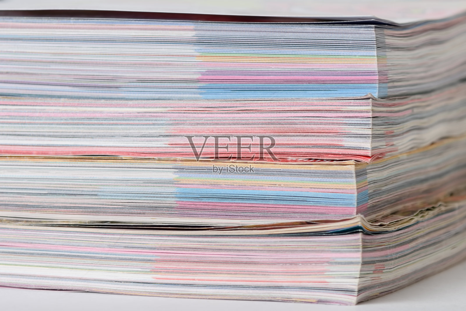 堆叠杂志的背景图像。有选择性的重点照片摄影图片