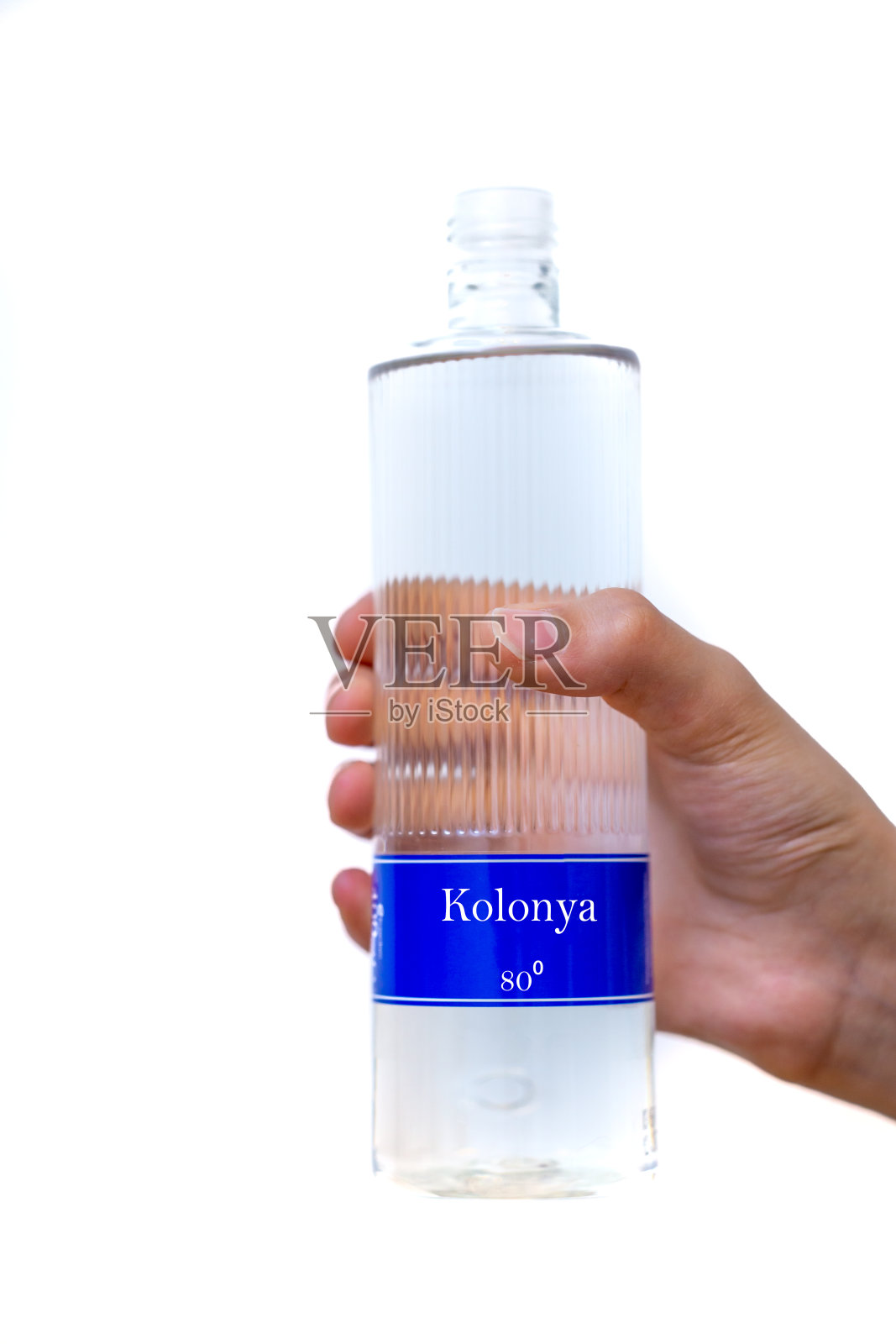 手持古龙水瓶和背面白色背景照片摄影图片