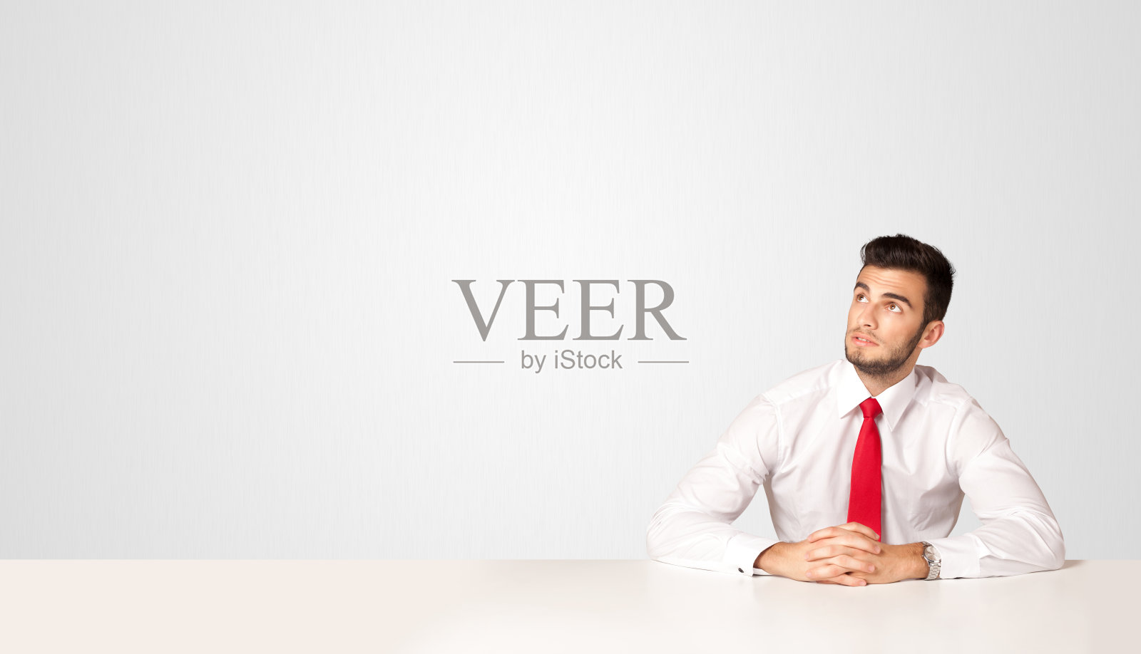 白色背景下的商人照片摄影图片