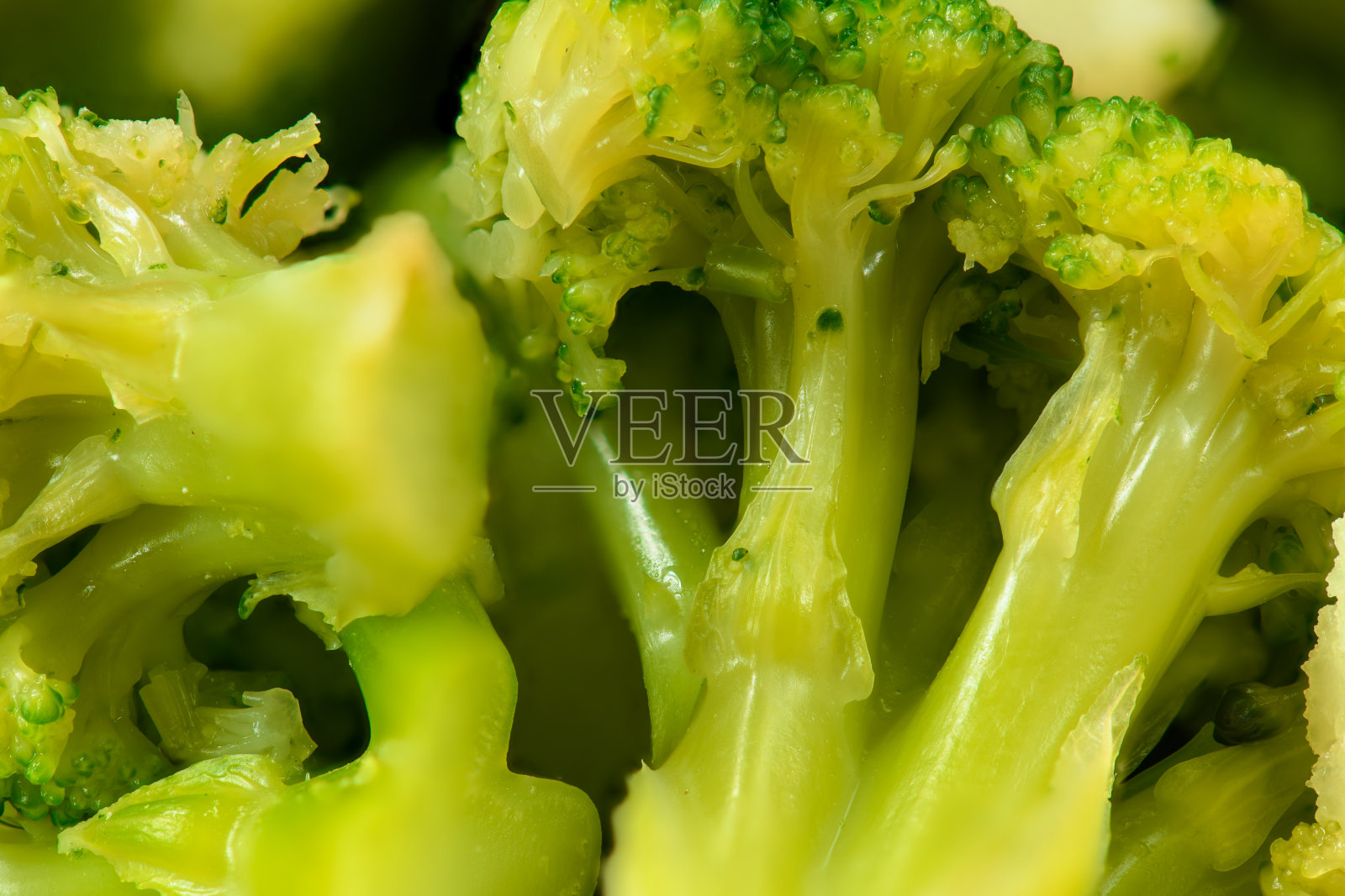 新鲜切碎的绿色西兰花背景微距照片照片摄影图片