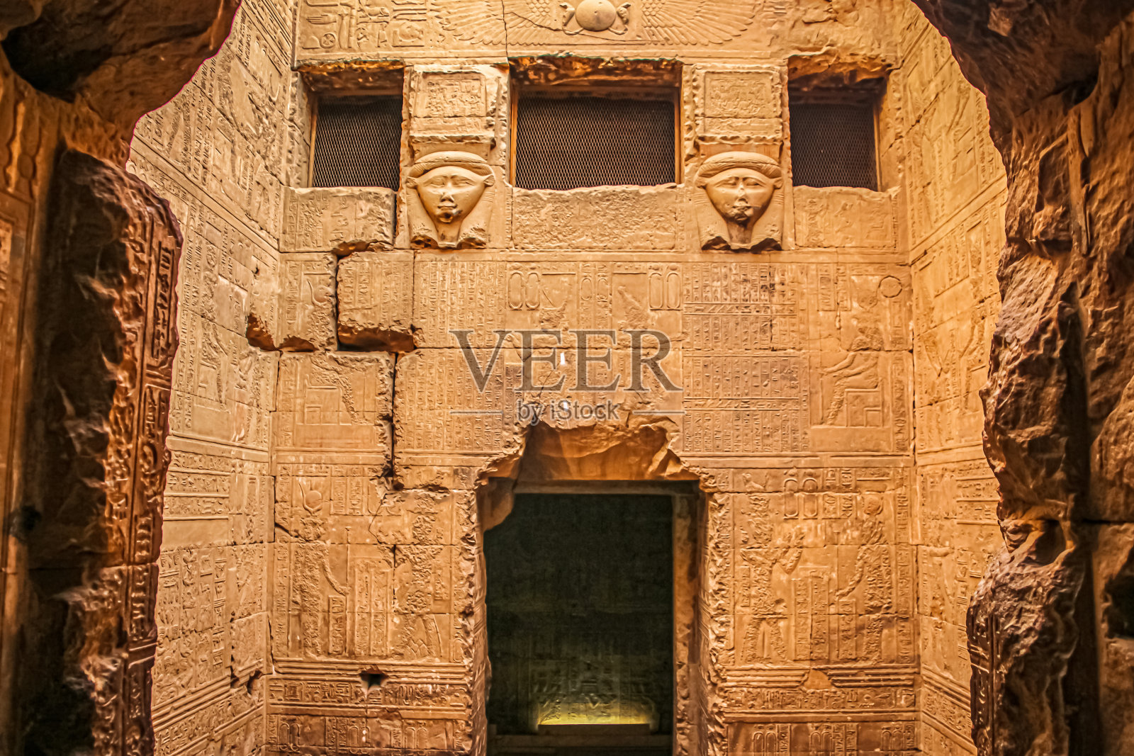 埃及丹德拉或哈索尔神庙的遗址,丹德拉,肯市附近的古埃及神庙照片摄影图片