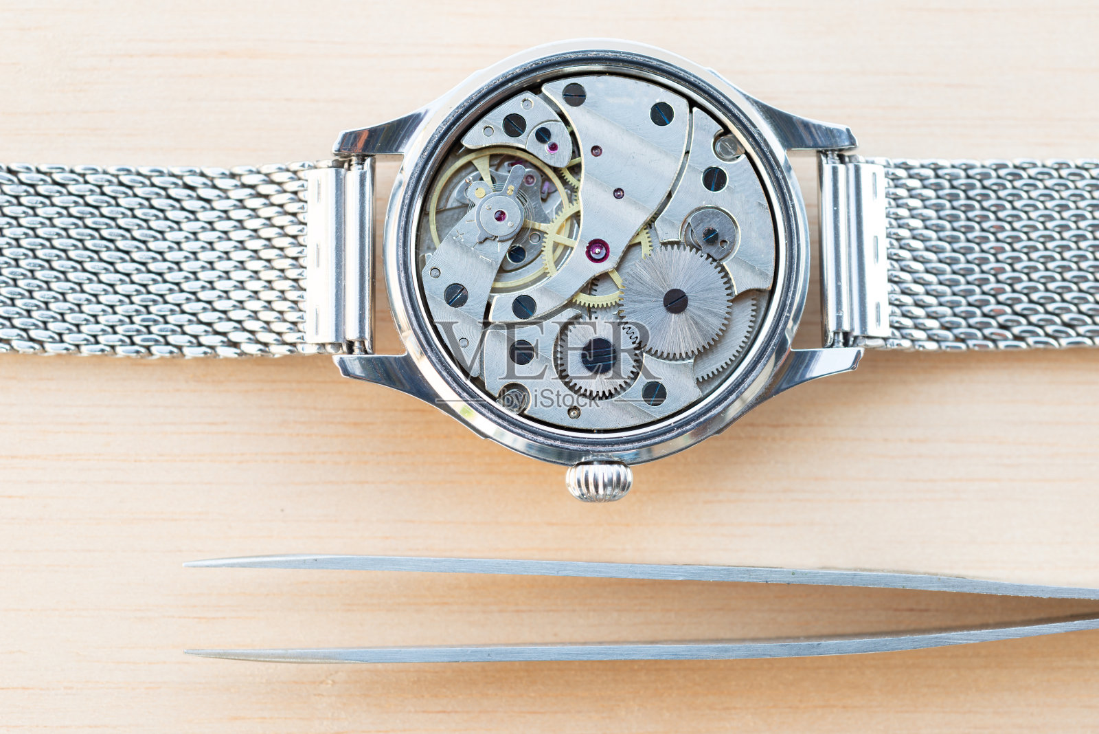 手表的修理和修复照片摄影图片