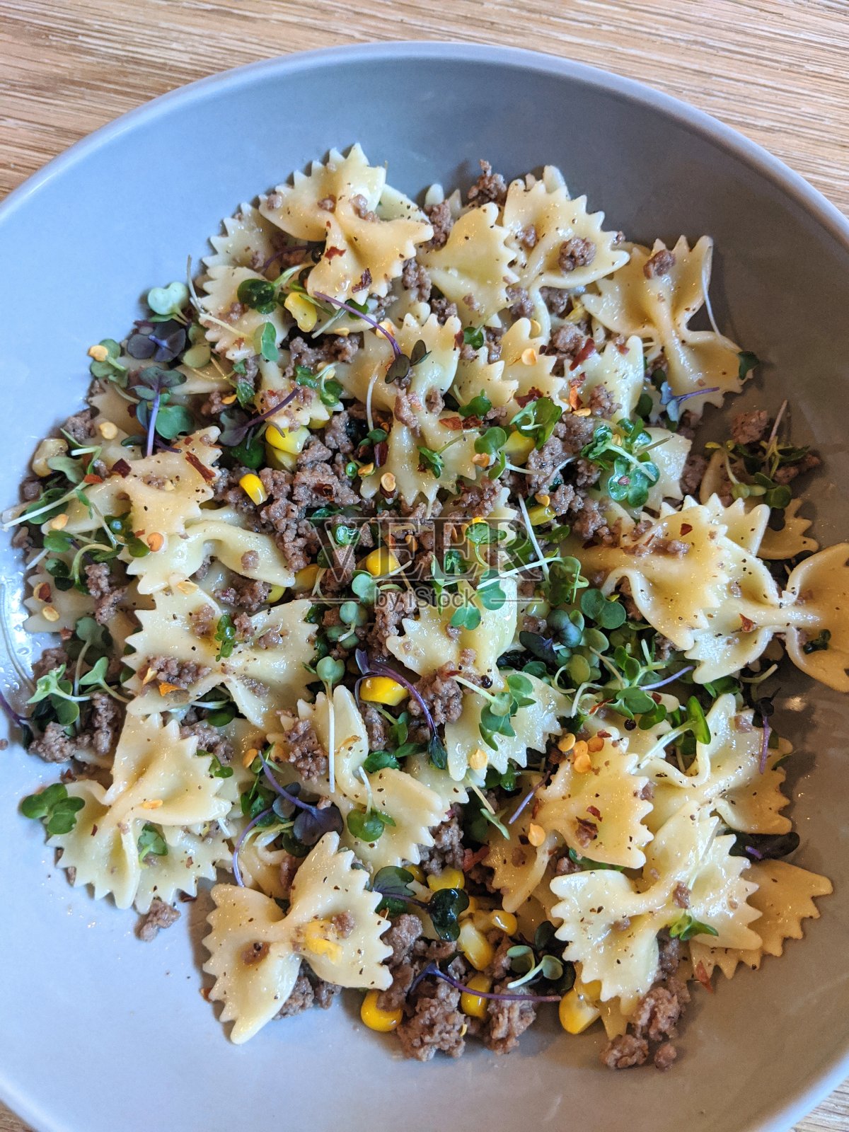 肉馅蔬菜意大利面照片摄影图片