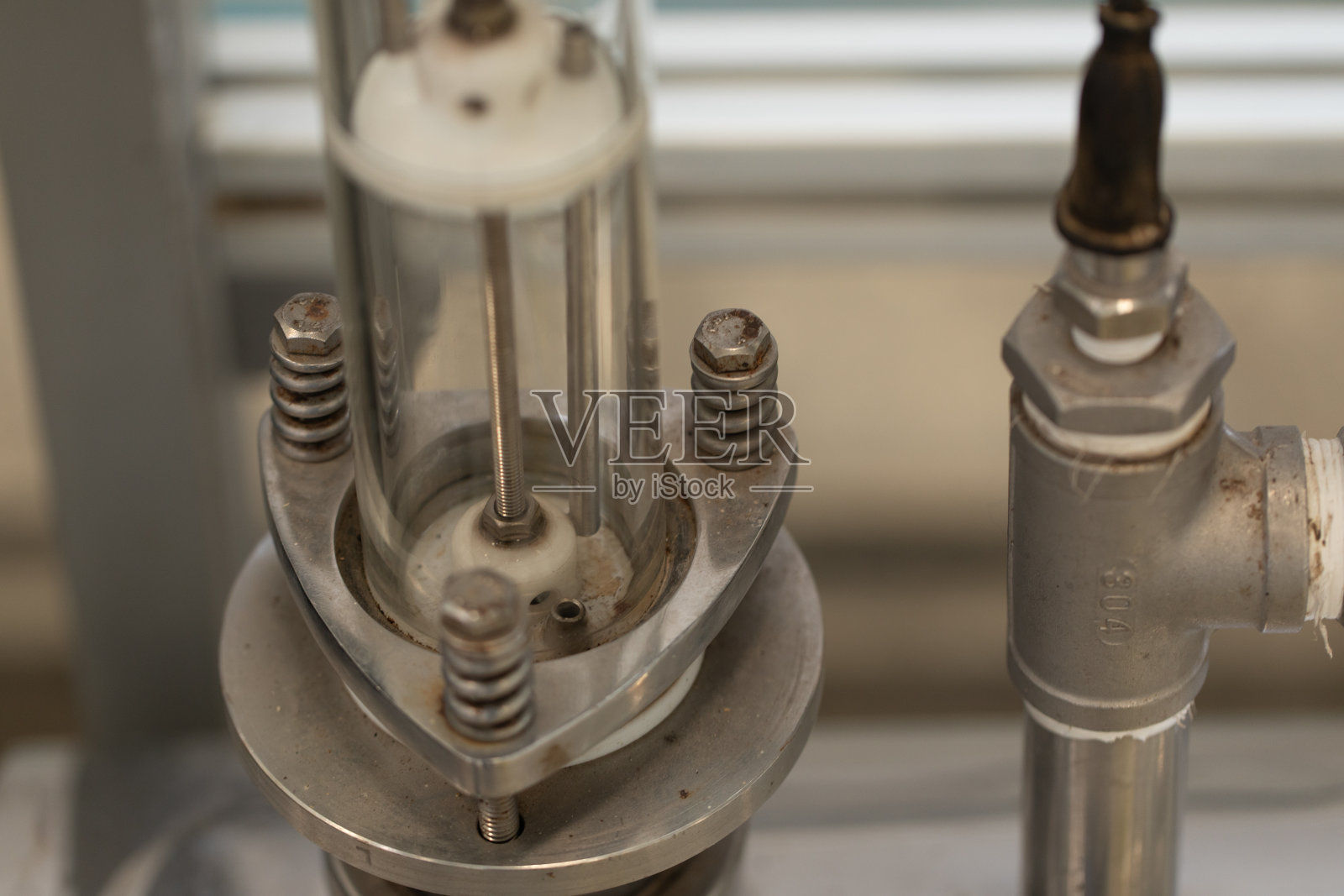 酒精提取的消毒凝胶及配料,通过抗菌卫生预防。照片摄影图片