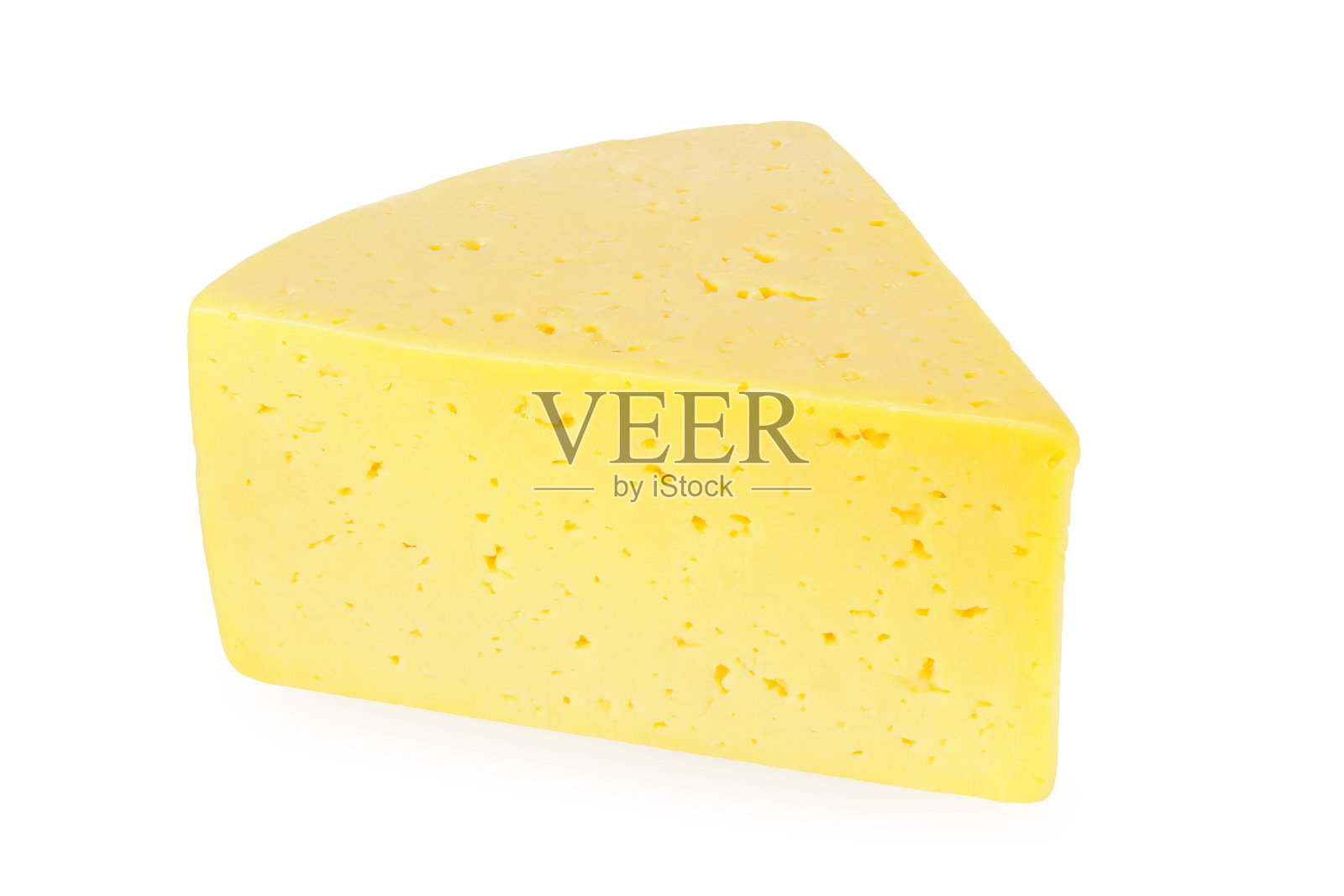 在白色背景上孤立的切乳酪照片摄影图片