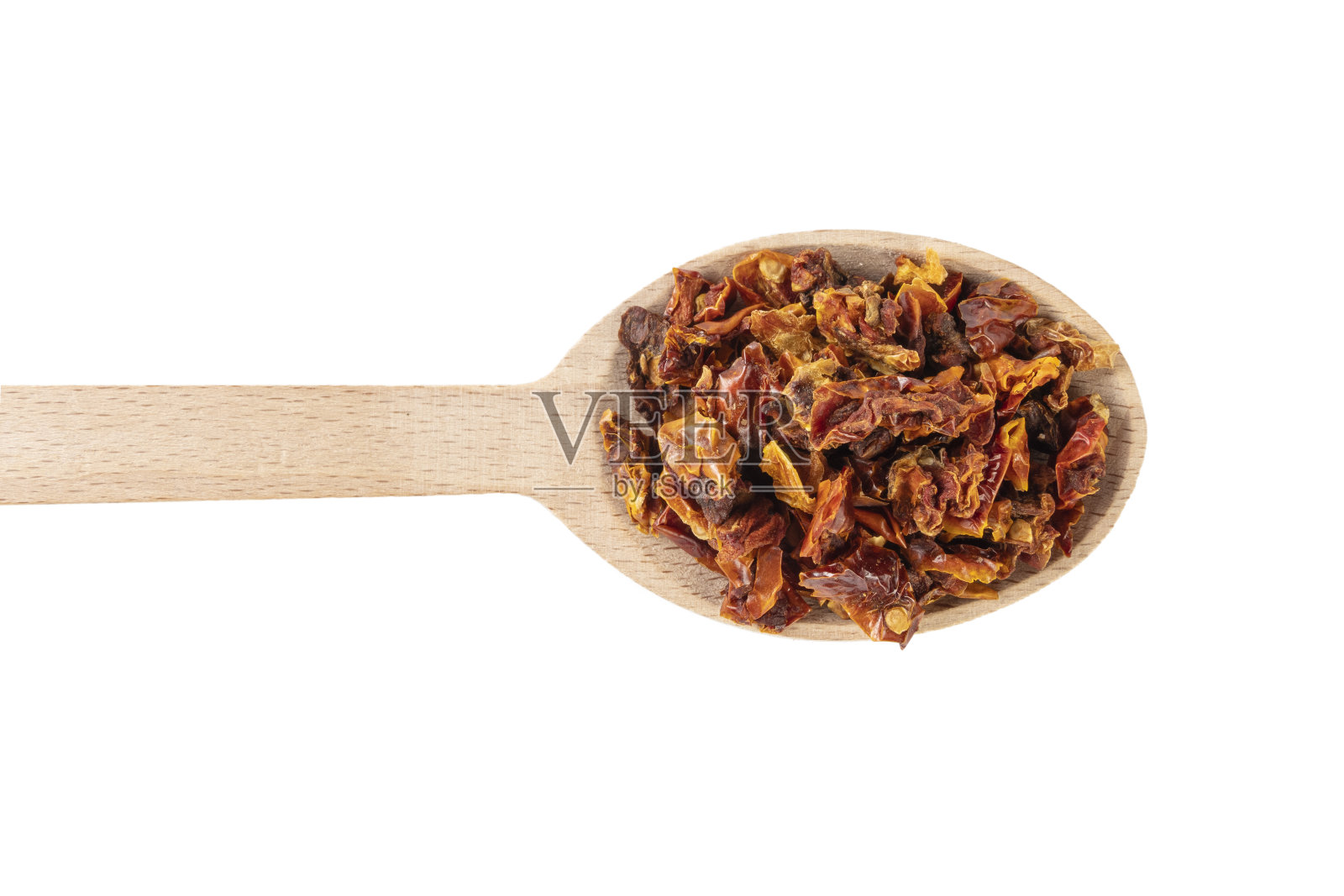 用木勺舀干西红柿,孤立在白色背景上。香料和食物配料。香料及食物配料照片摄影图片