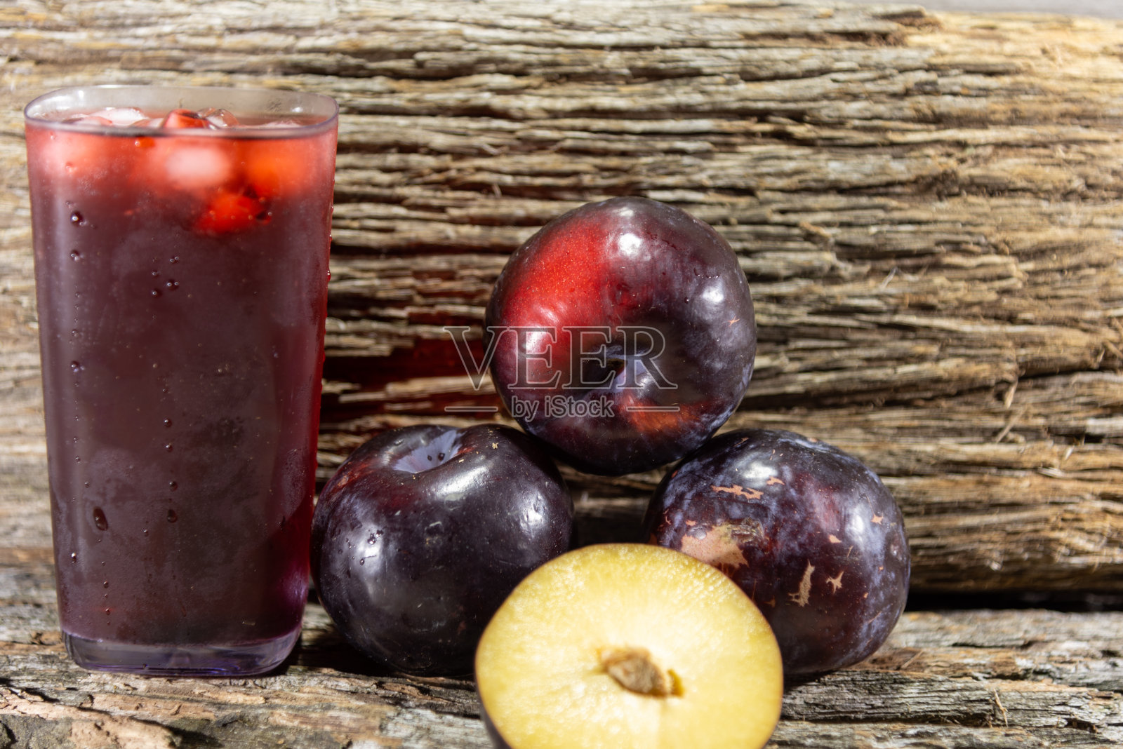 水果及梅子汁照片摄影图片