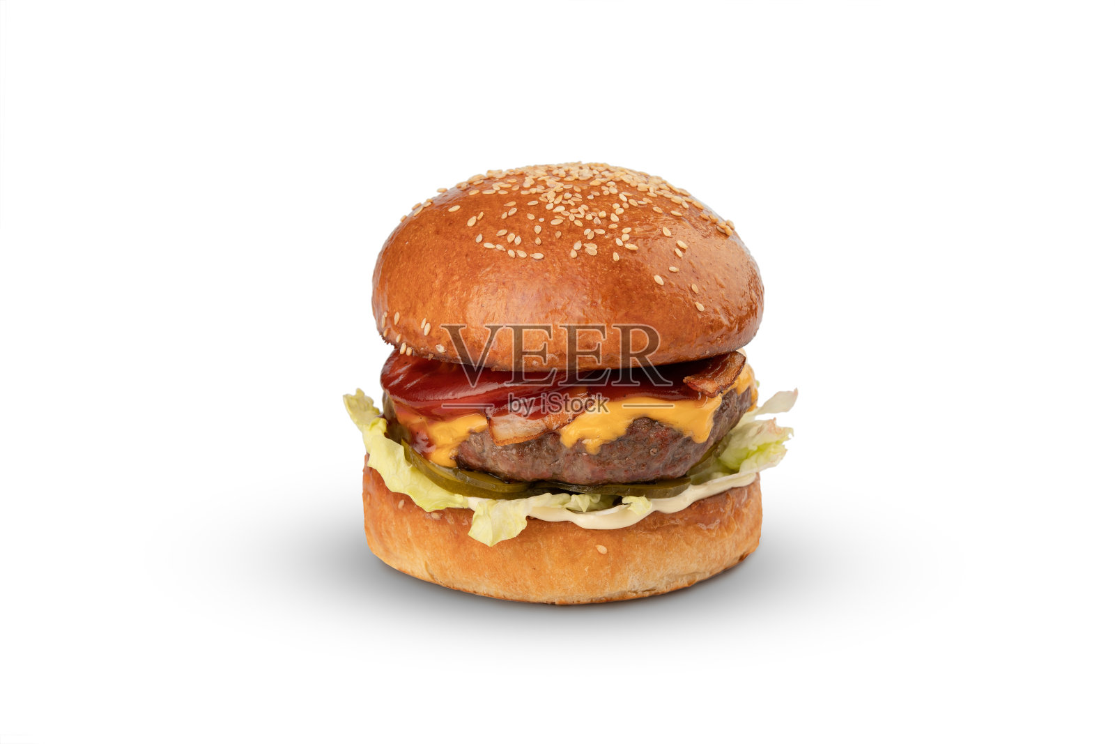 牛肉汉堡配泡菜,番茄,芝士,沙拉照片摄影图片