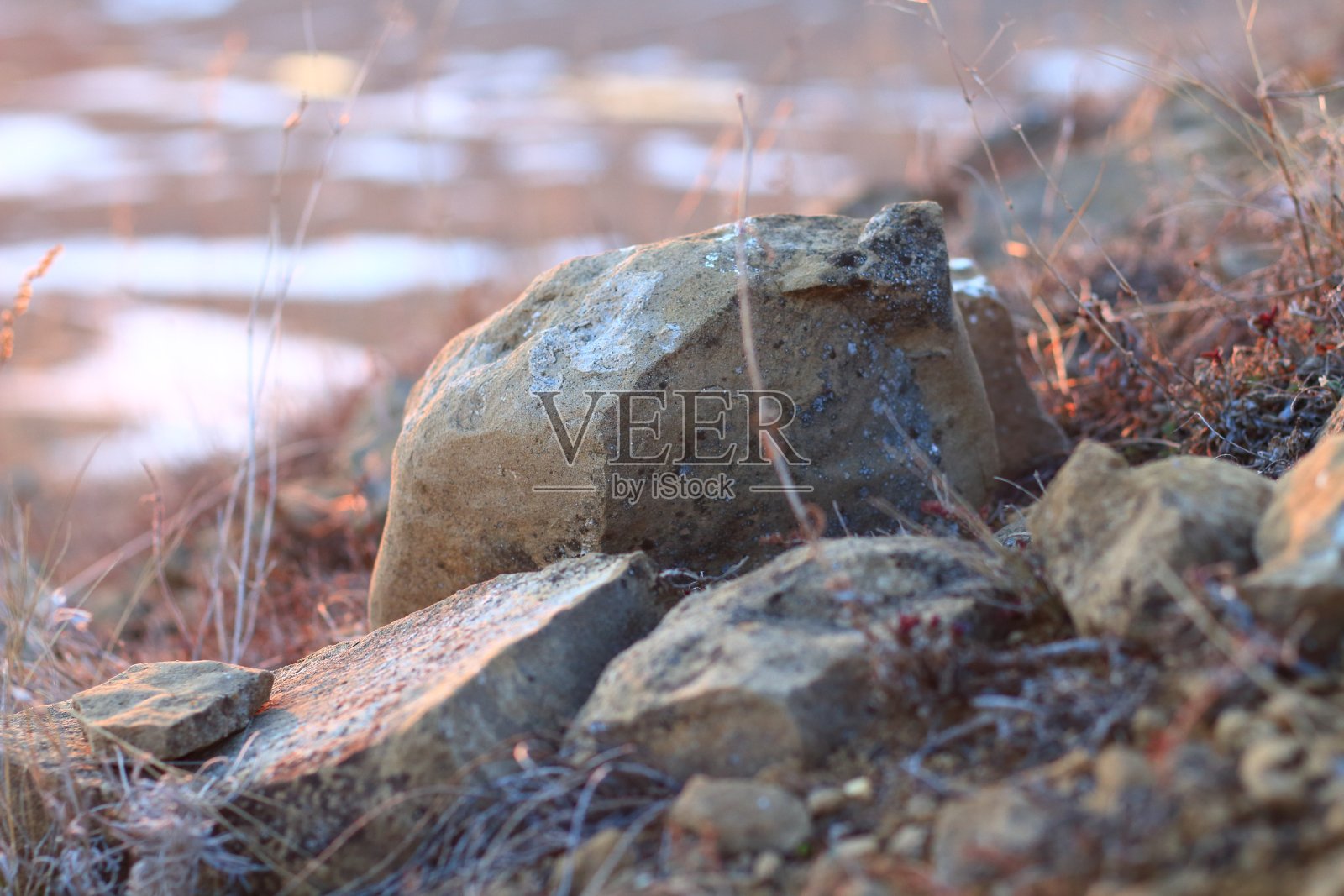 荒山上的石头照片摄影图片