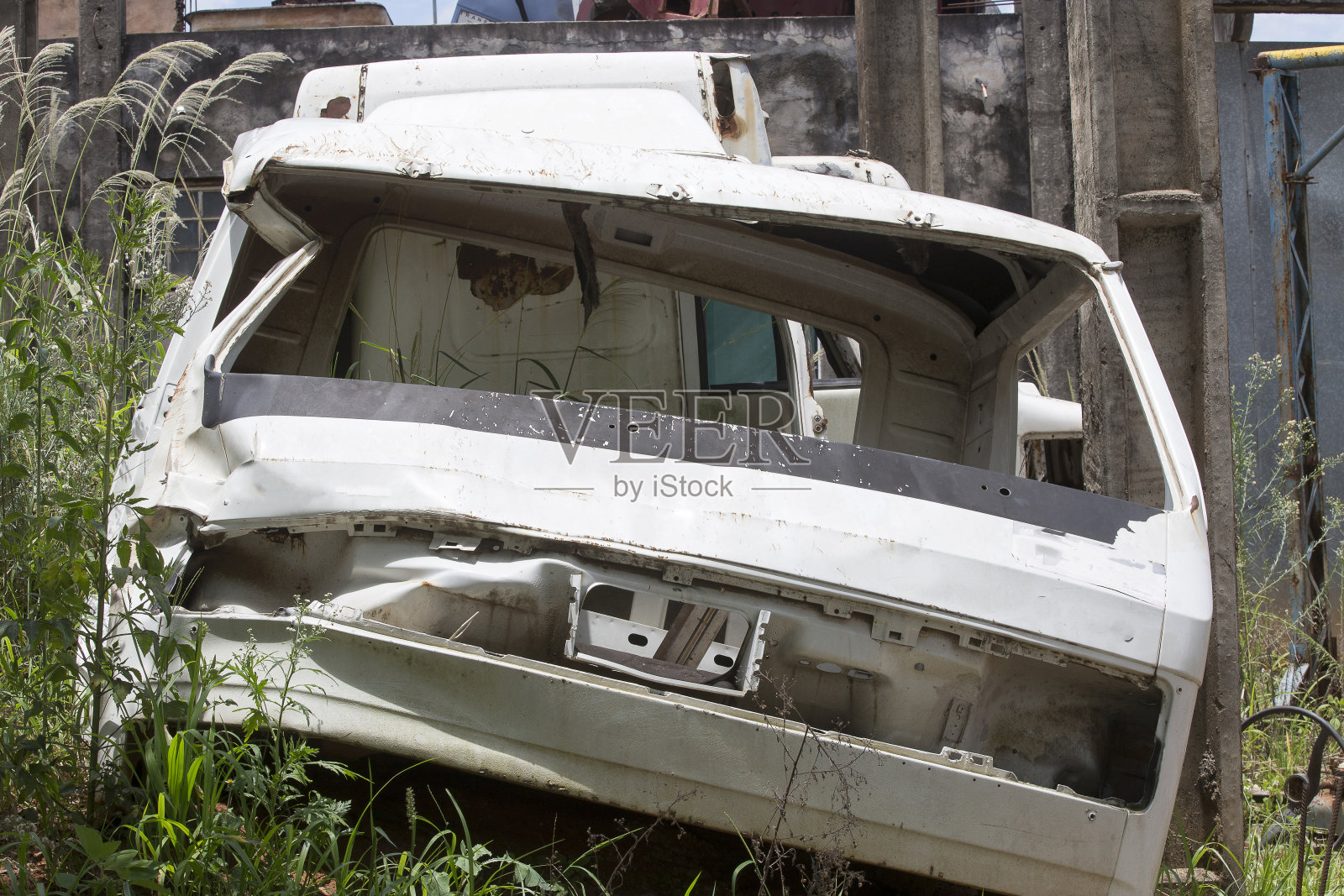 废弃的汽车事故照片摄影图片