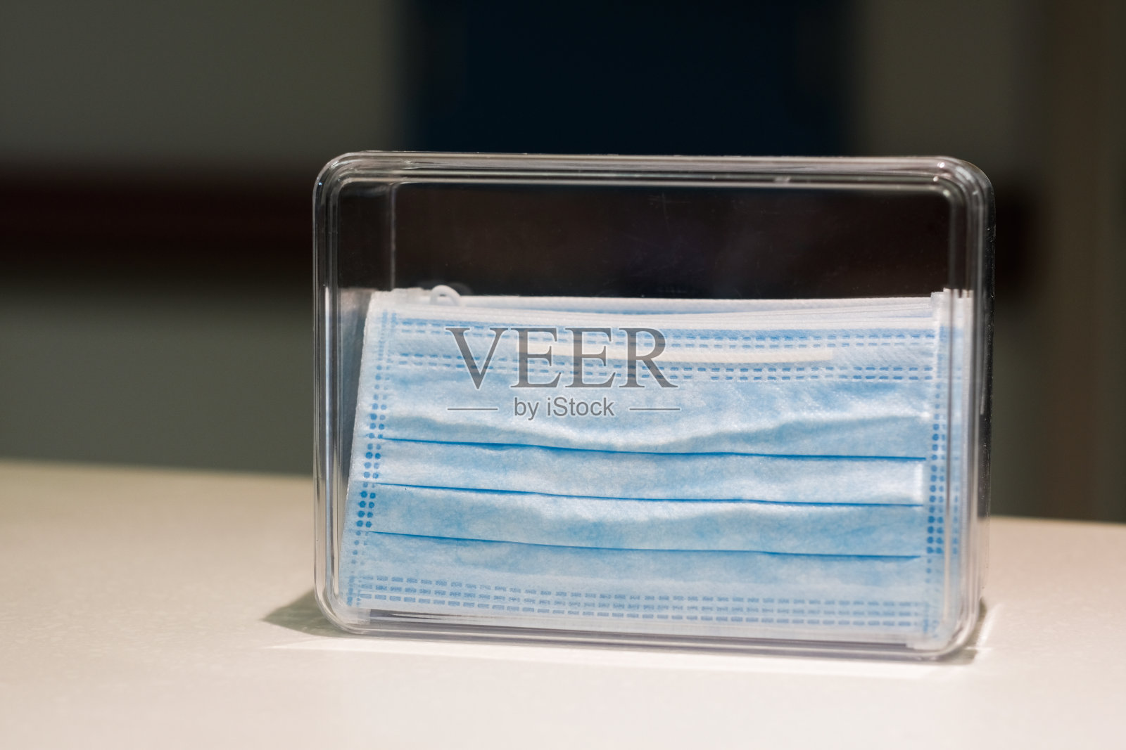 保护新冠肺炎的口罩照片摄影图片