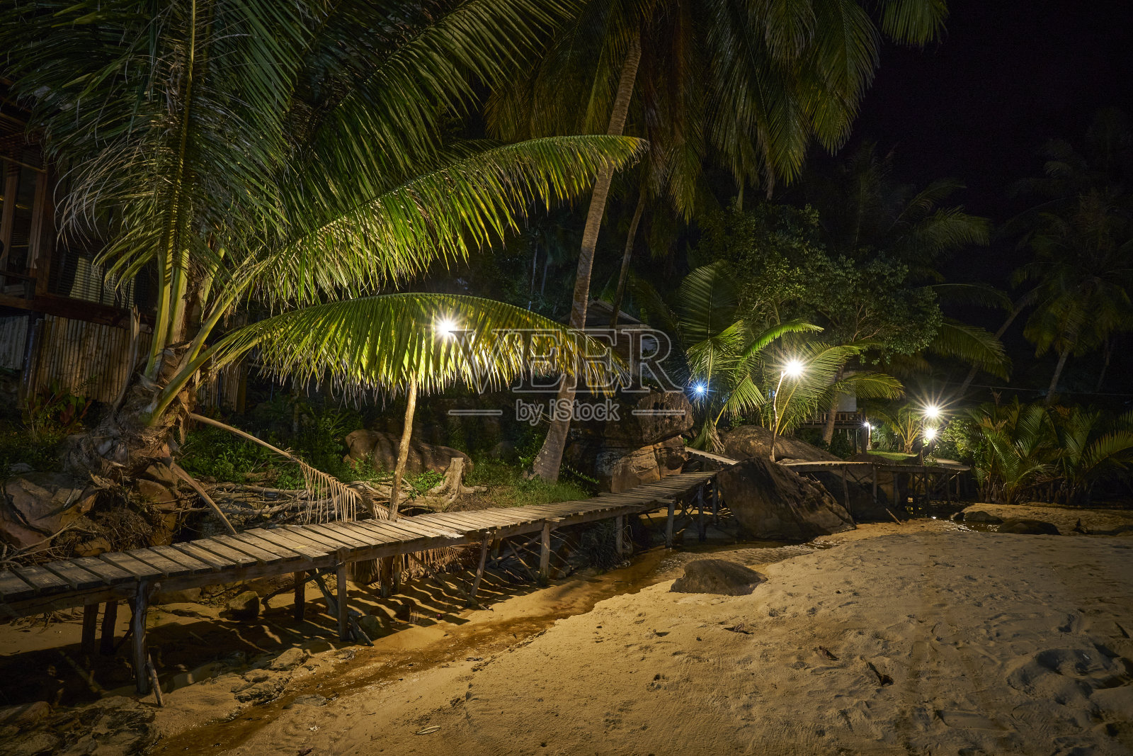 美丽的自然景观在夜晚照片摄影图片