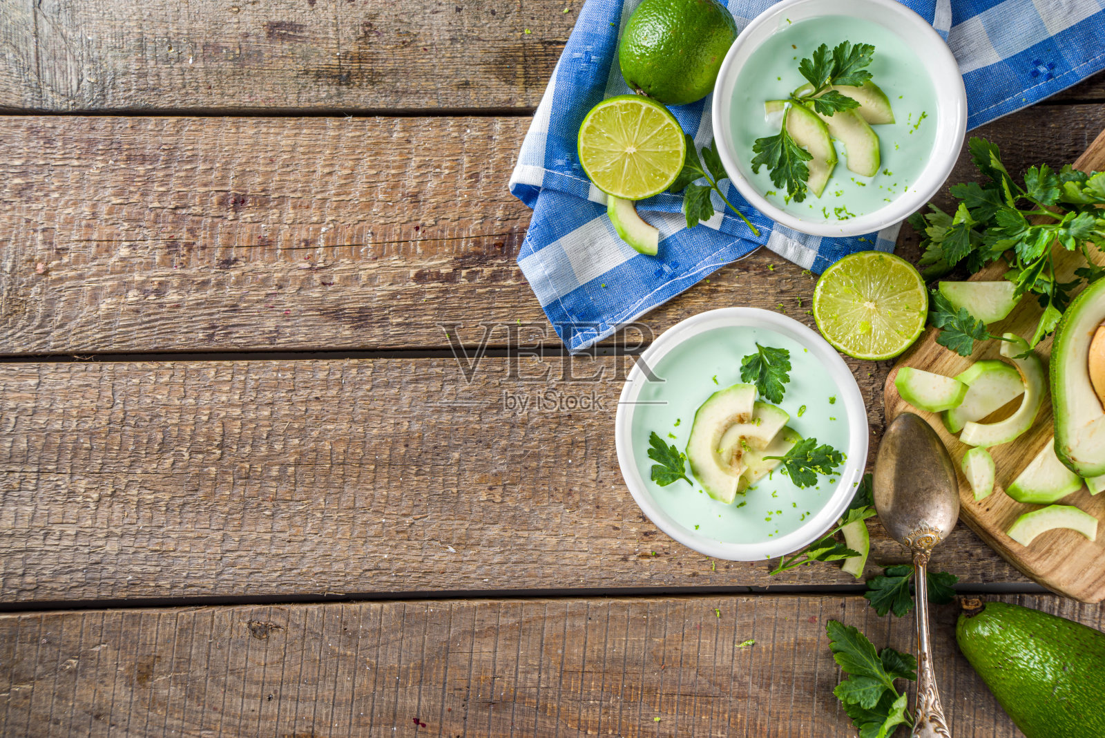 自制鳄梨奶油汤照片摄影图片