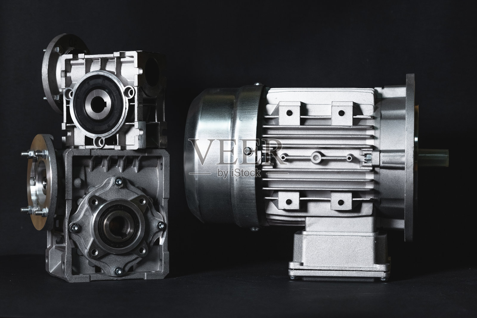 蜗杆电机,电机及装瓶线设备,工厂工业设备,食品工业。照片摄影图片