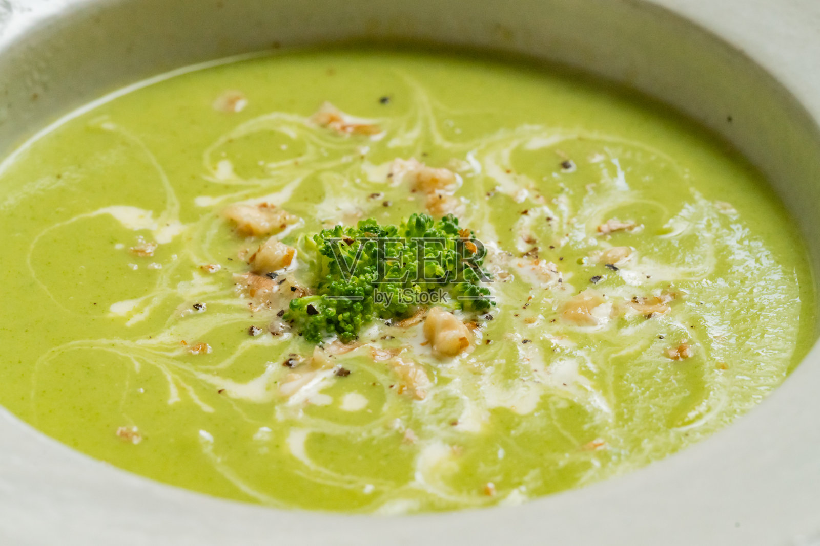 西兰花奶酪汤照片摄影图片