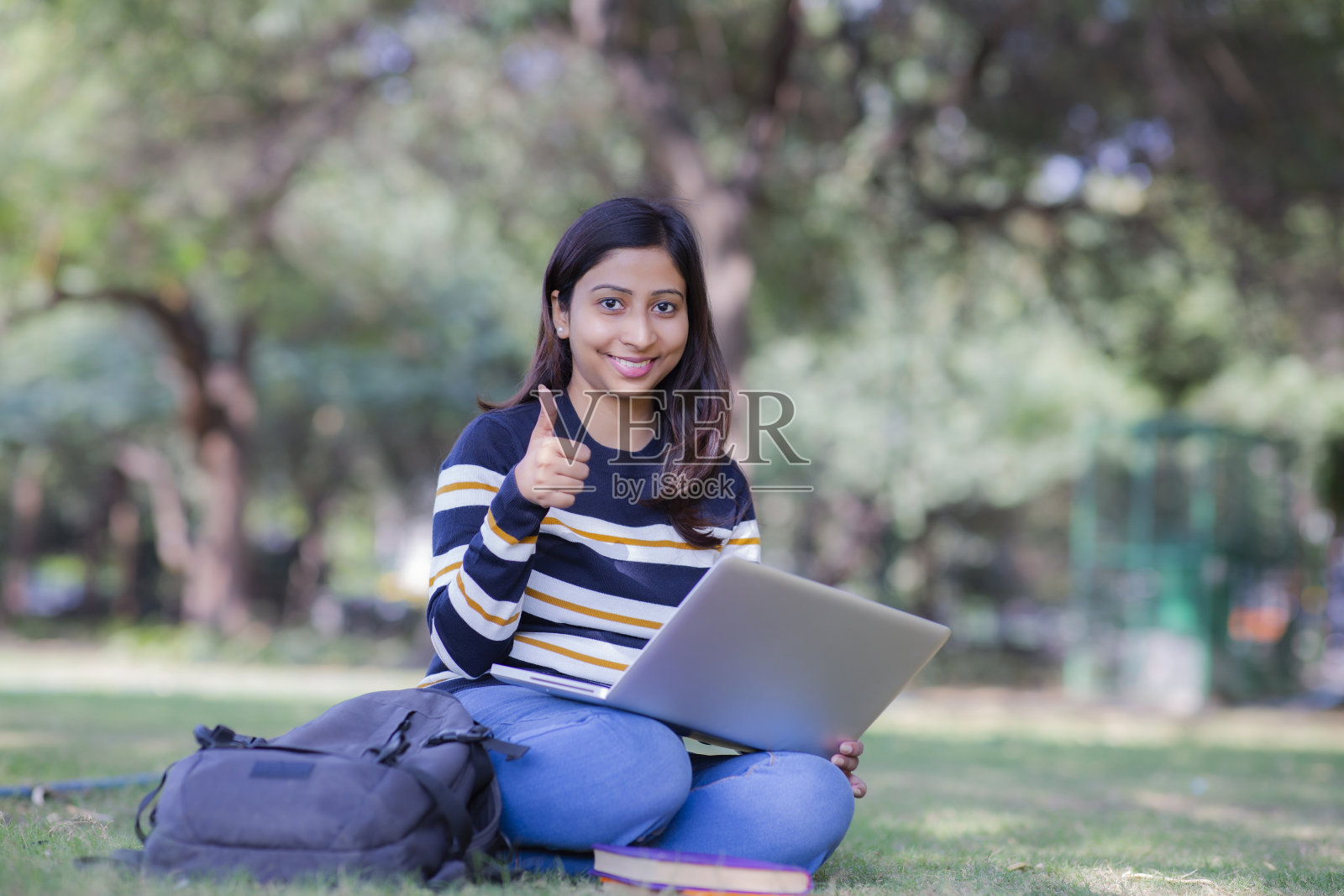 在公园读书的图片照片摄影图片