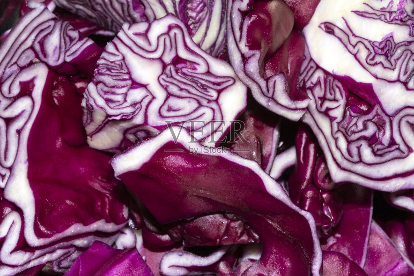 切片红卷心菜近距离上的白色背景照片摄影图片