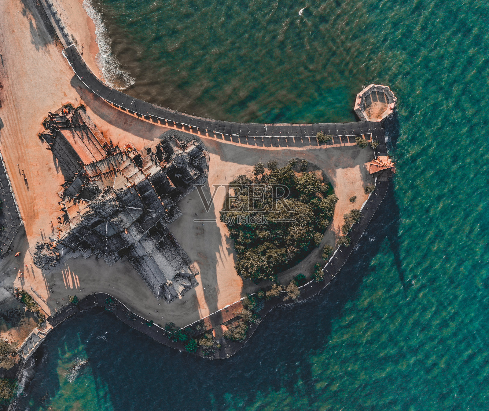 鸟瞰泰国芭堤雅的真理圣殿照片摄影图片