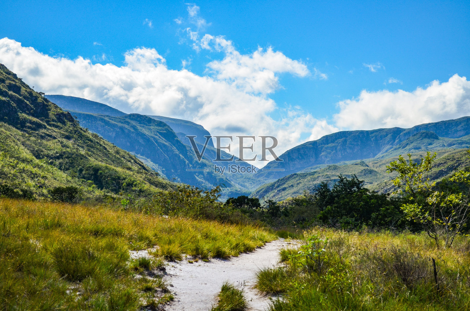 巴西米纳斯吉拉斯州的山脉。照片摄影图片