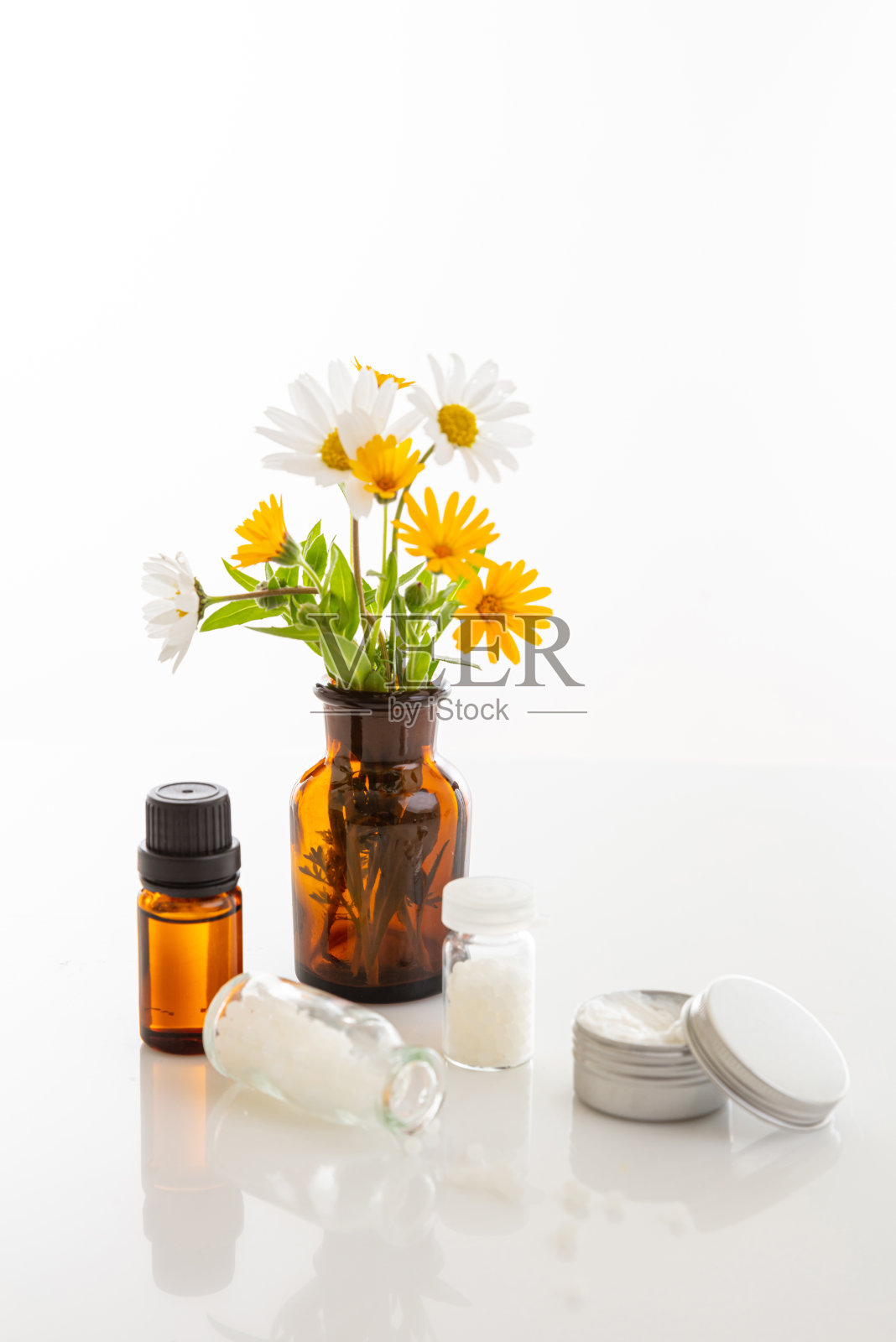 野花和中草药产品孤立在白色背景照片摄影图片