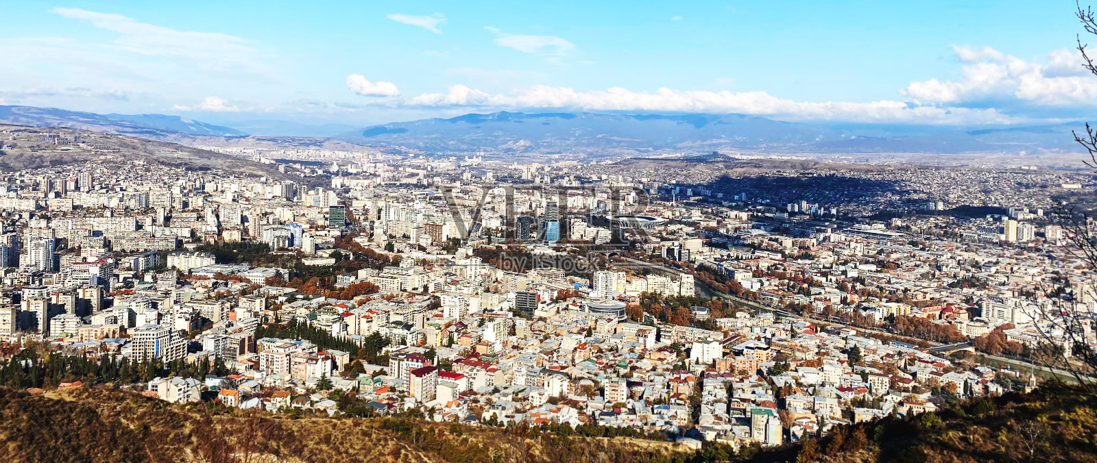 当地时间2019年12月14日,格鲁吉亚第比利斯,城市中心美景一览无余照片摄影图片