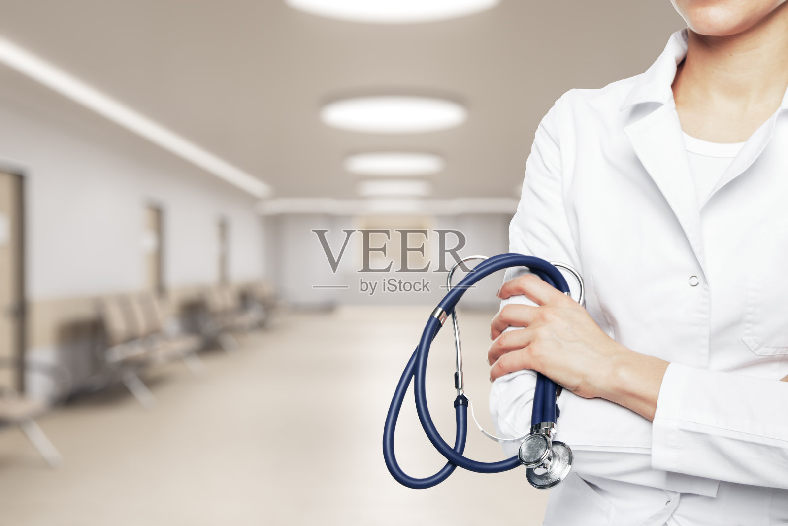 带听诊器的女医生照片摄影图片